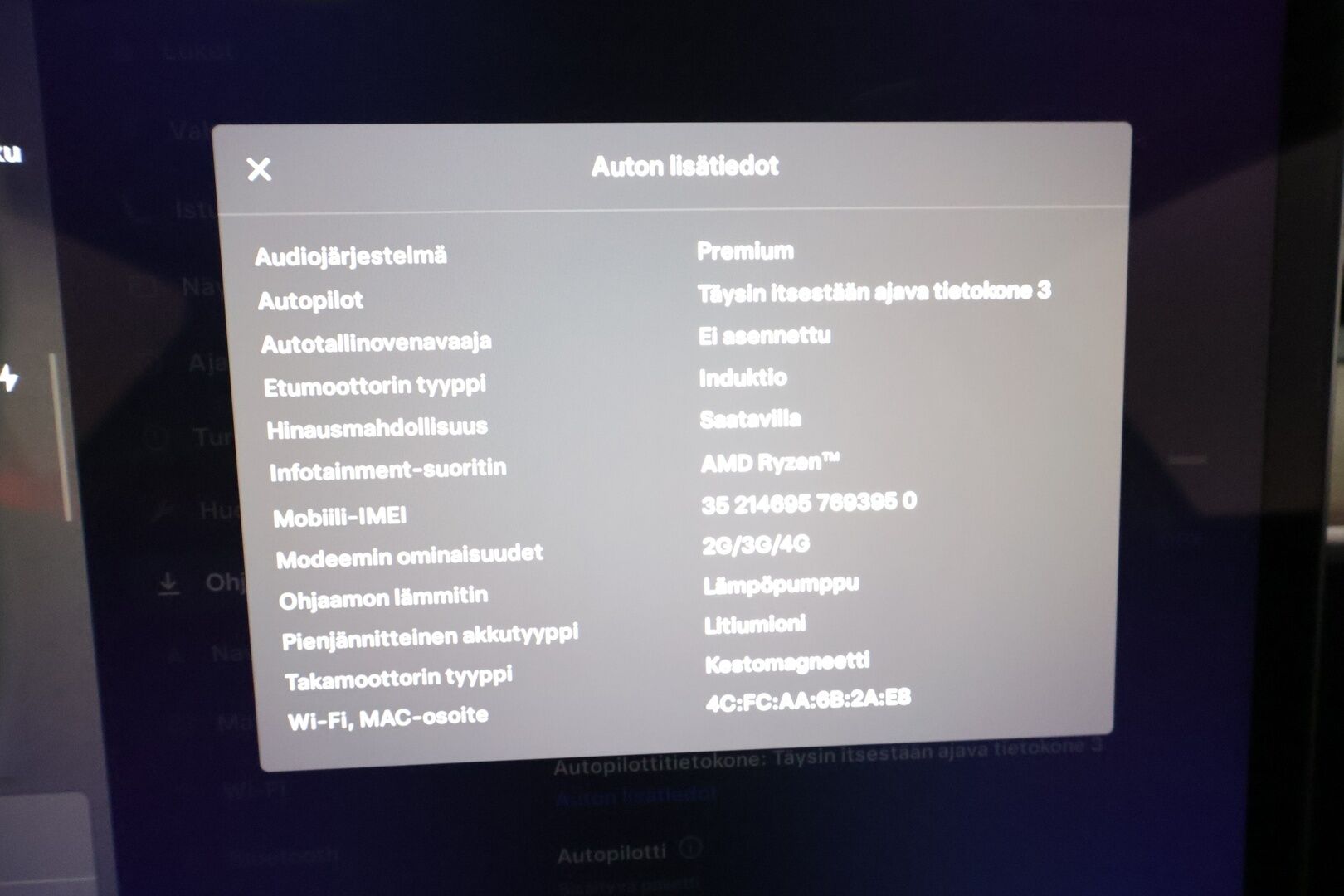 TESLA MODEL Y 2023 Performance **Lasikatto / Lämpöpumppu / Adapt.Vakkari / Matrix-LED / Muistipenkki / P.Kamera / Koukku / Navi / Keyless** - 3,99 % KORKOTARJOUS TÄHÄN AUTOON - Kahdet Renkaat