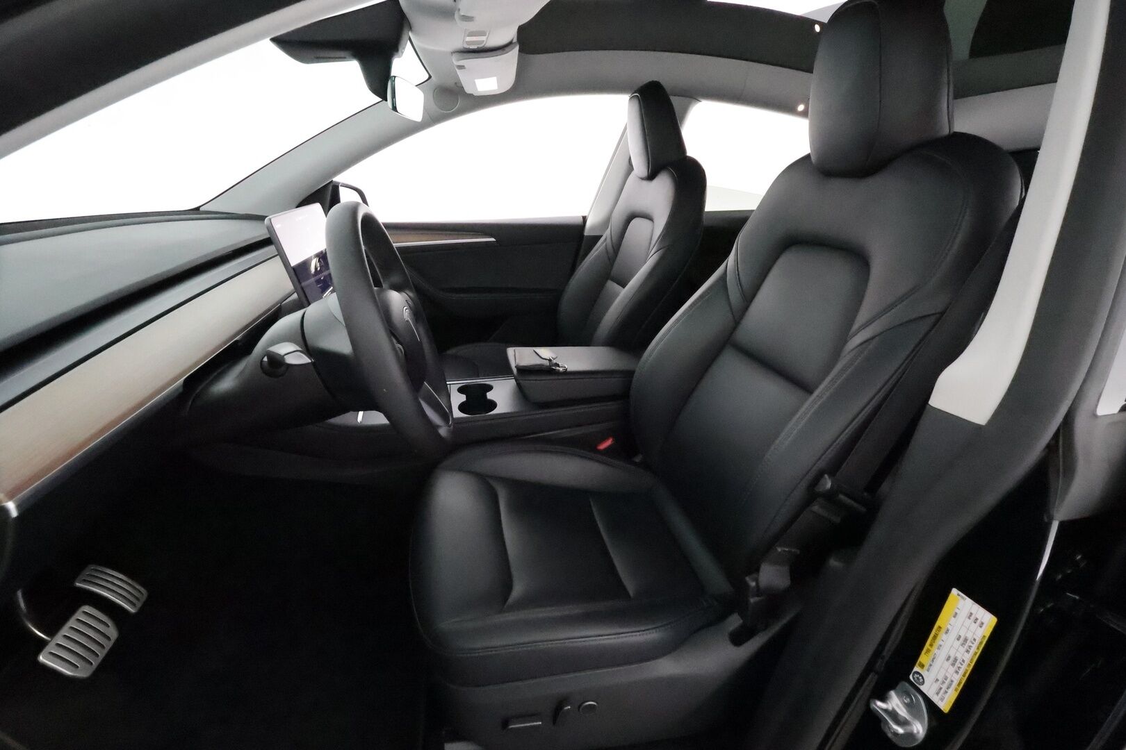 TESLA MODEL Y 2023 Performance **Lasikatto / Lämpöpumppu / Adapt.Vakkari / Matrix-LED / Muistipenkki / P.Kamera / Koukku / Navi / Keyless** - 3,99 % KORKOTARJOUS TÄHÄN AUTOON - Kahdet Renkaat