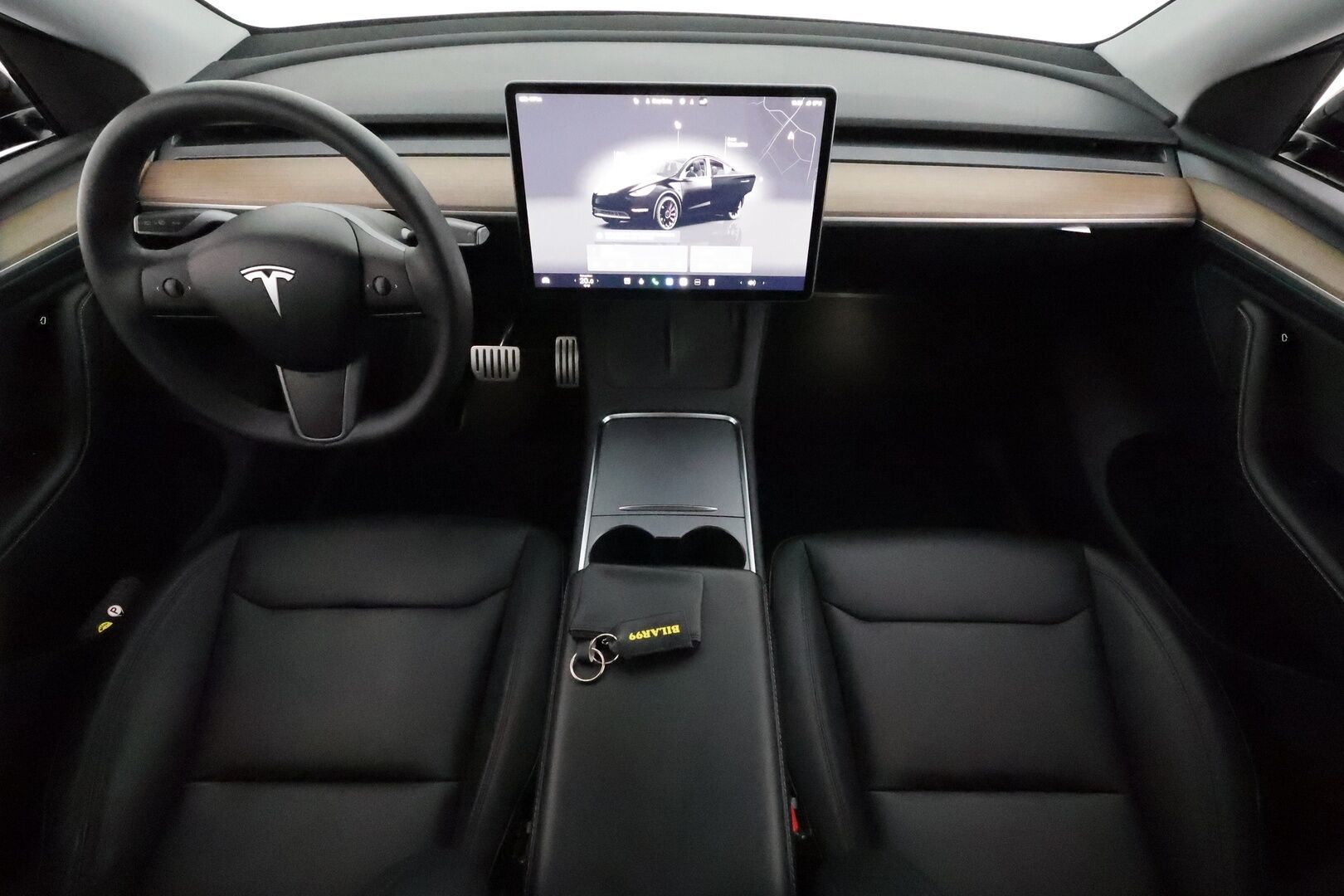 TESLA MODEL Y 2023 Performance **Lasikatto / Lämpöpumppu / Adapt.Vakkari / Matrix-LED / Muistipenkki / P.Kamera / Koukku / Navi / Keyless** - 3,99 % KORKOTARJOUS TÄHÄN AUTOON - Kahdet Renkaat