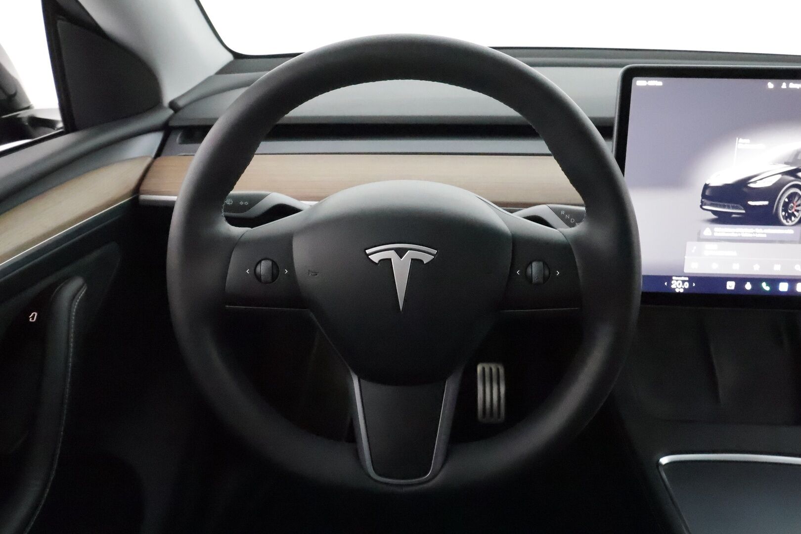 TESLA MODEL Y 2023 Performance **Lasikatto / Lämpöpumppu / Adapt.Vakkari / Matrix-LED / Muistipenkki / P.Kamera / Koukku / Navi / Keyless** - 3,99 % KORKOTARJOUS TÄHÄN AUTOON - Kahdet Renkaat