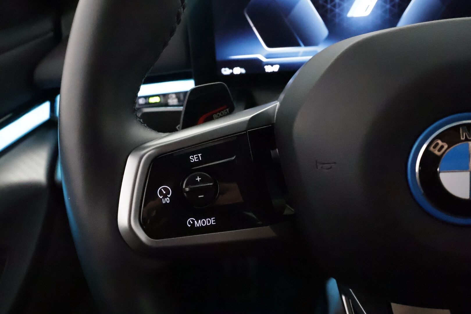 BMW I5 2024 G60 eDrive 40 M-Sport **Adapt.vakkari / Widescreen / Adapt.LED / 360° / Sporttinahat / Navi / Kaistavahti** - 2,99 % KORKOTARJOUS TÄHÄN AUTOON - Akku kuntotarkastettu / 2x Latauskaapelit / Kahdet Renkaat