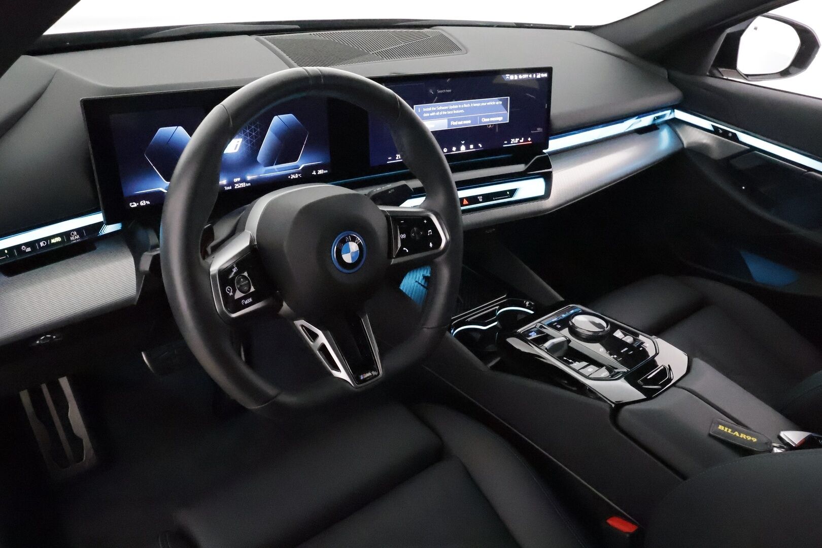 BMW I5 2024 G60 eDrive 40 M-Sport **Adapt.vakkari / Widescreen / Adapt.LED / 360° / Sporttinahat / Navi / Kaistavahti** - 2,99 % KORKOTARJOUS TÄHÄN AUTOON - Akku kuntotarkastettu / 2x Latauskaapelit / Kahdet Renkaat