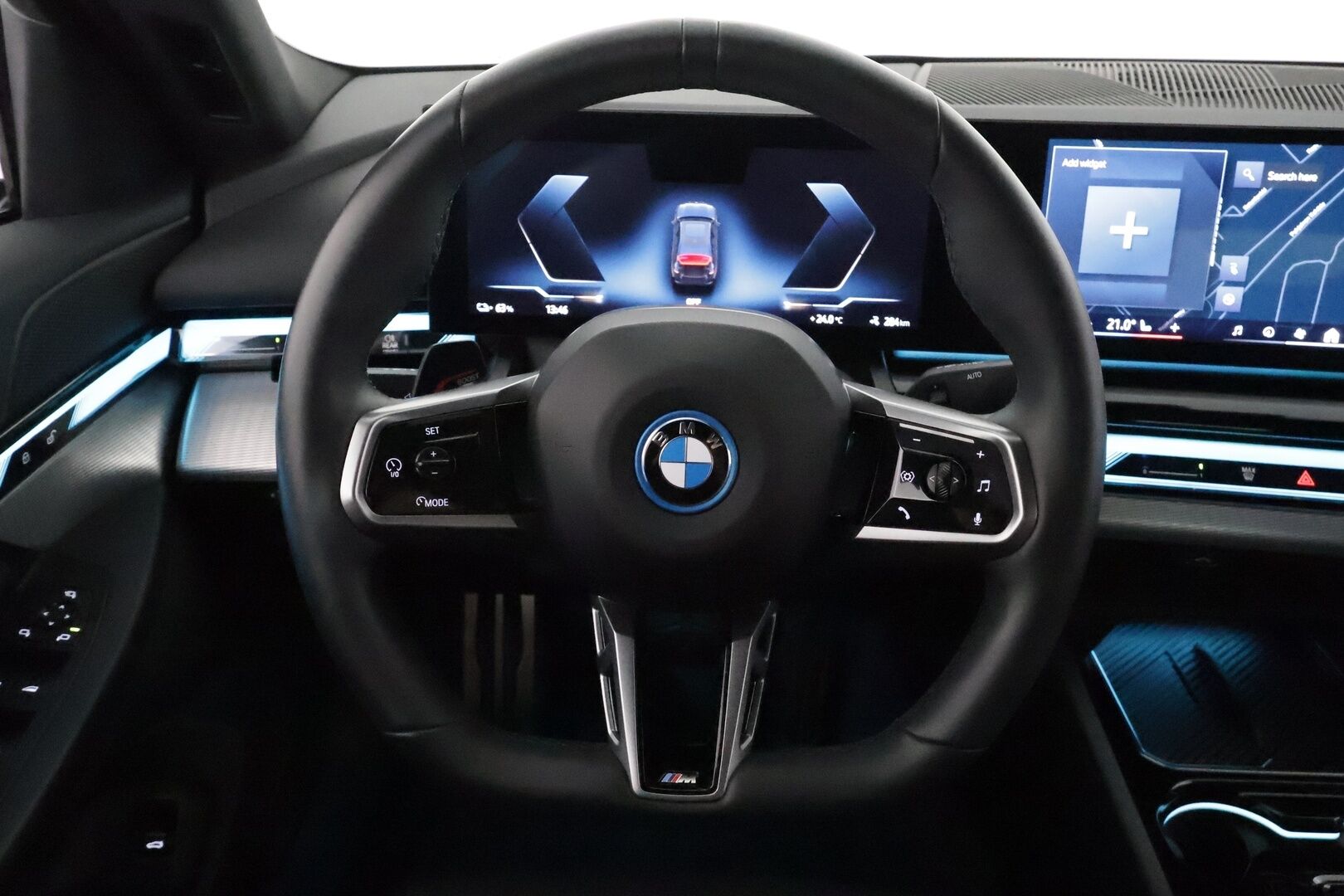 BMW I5 2024 G60 eDrive 40 M-Sport **Adapt.vakkari / Widescreen / Adapt.LED / 360° / Sporttinahat / Navi / Kaistavahti** - 2,99 % KORKOTARJOUS TÄHÄN AUTOON - Akku kuntotarkastettu / 2x Latauskaapelit / Kahdet Renkaat