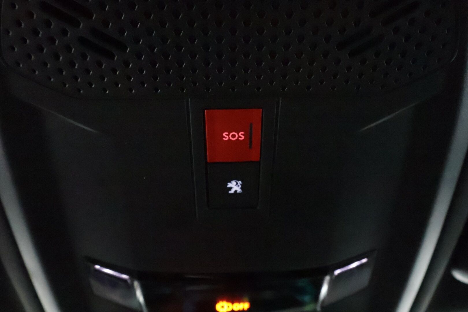 PEUGEOT E-2008 2021 GT 50 kWh 136 Automaatti *Lämpöpumppu / ACC / Full-LED / P.Kamera / Navi / Kaistavahti / KeylessGO* - Kahdet renkaat + vanteet / ALV / seuraava katsastus 09.2026