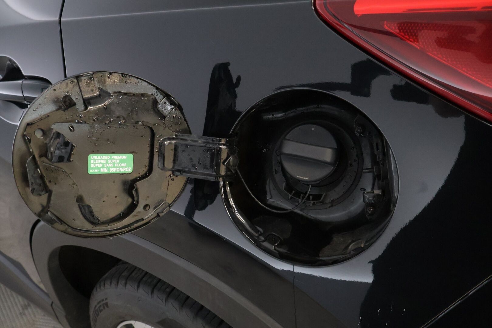 Mazda CX-5 2017 2,5 (195) SKYACTIV-G Luxury AWD ** Tehokas / Nahkaverhoilu / Muistipenkit / BOSE-äänentoisto / Adaptiivinen vakkari** - Harvinaisempi 2.5L moottori / 2x Hyvät renkaat!* - HULLU BLACKWEEK KORKOTARJOUS 2,49%