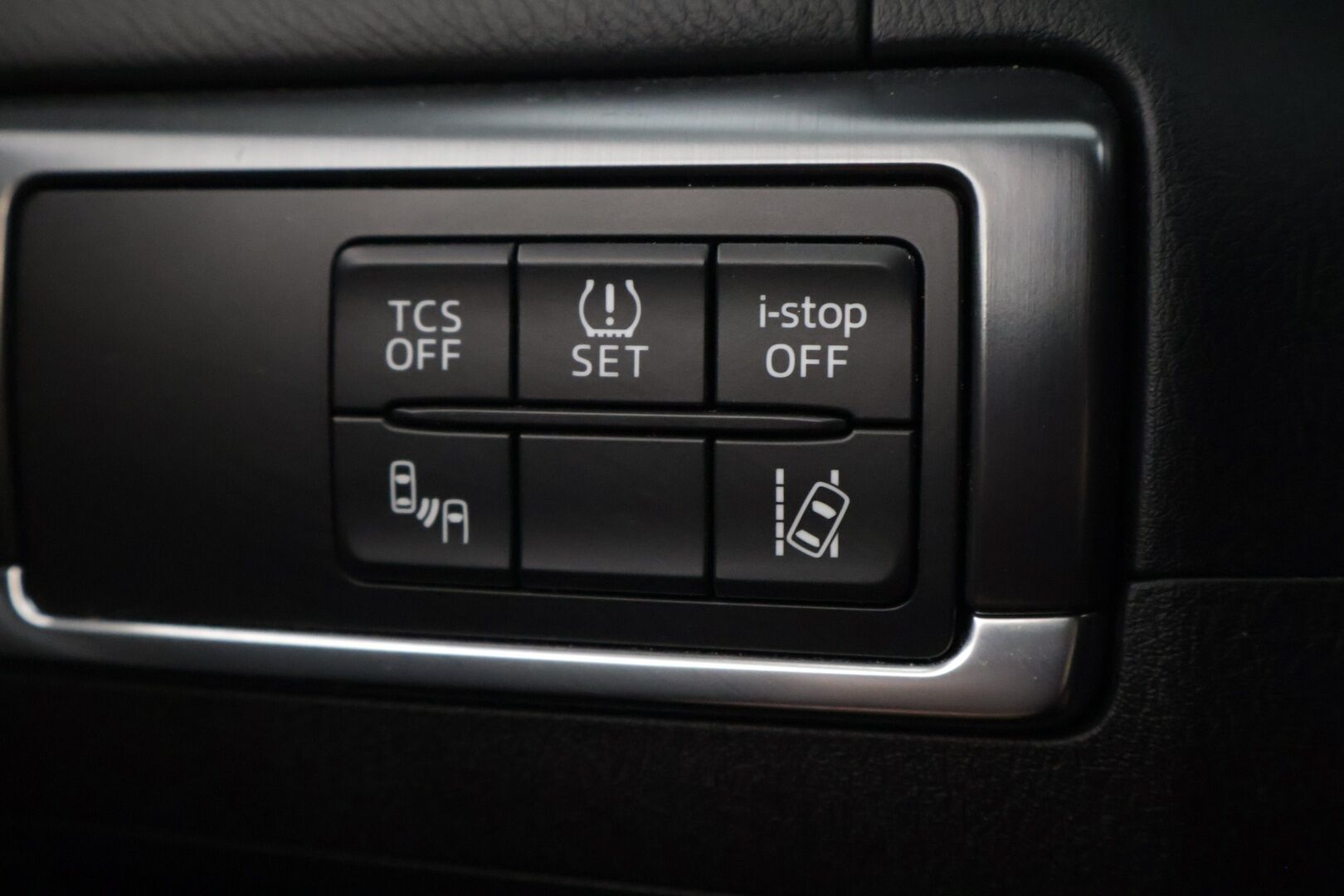 Mazda CX-5 2017 2,5 (195) SKYACTIV-G Luxury AWD ** Tehokas / Nahkaverhoilu / Muistipenkit / BOSE-äänentoisto / Adaptiivinen vakkari** - Harvinaisempi 2.5L moottori / 2x Hyvät renkaat!* - HULLU BLACKWEEK KORKOTARJOUS 2,49%