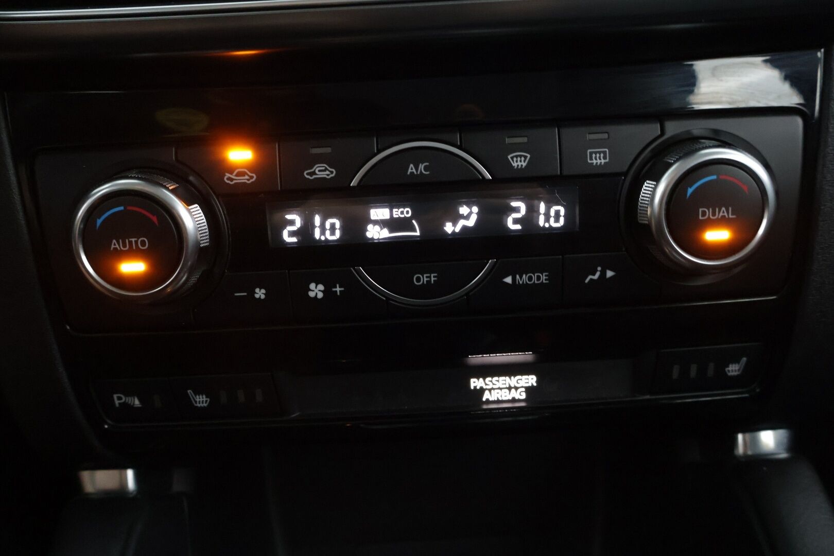 Mazda CX-5 2017 2,5 (195) SKYACTIV-G Luxury AWD ** Tehokas / Nahkaverhoilu / Muistipenkit / BOSE-äänentoisto / Adaptiivinen vakkari** - Harvinaisempi 2.5L moottori / 2x Hyvät renkaat!* - HULLU BLACKWEEK KORKOTARJOUS 2,49%