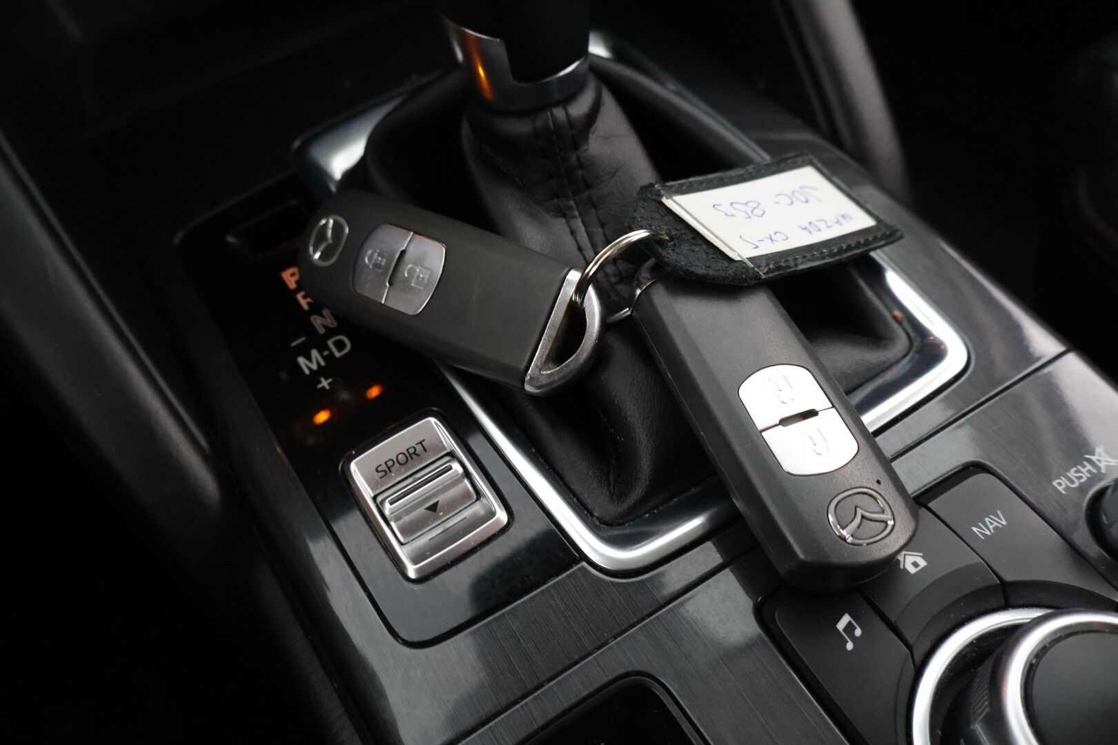 Mazda CX-5 2017 2,5 (195) SKYACTIV-G Luxury AWD ** Tehokas / Nahkaverhoilu / Muistipenkit / BOSE-äänentoisto / Adaptiivinen vakkari** - Harvinaisempi 2.5L moottori / 2x Hyvät renkaat!* - HULLU BLACKWEEK KORKOTARJOUS 2,49%