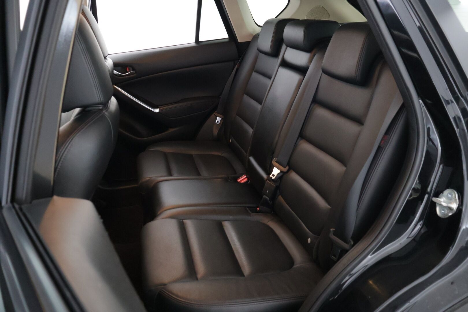 Mazda CX-5 2017 2,5 (195) SKYACTIV-G Luxury AWD ** Tehokas / Nahkaverhoilu / Muistipenkit / BOSE-äänentoisto / Adaptiivinen vakkari** - Harvinaisempi 2.5L moottori / 2x Hyvät renkaat!* - HULLU BLACKWEEK KORKOTARJOUS 2,49%