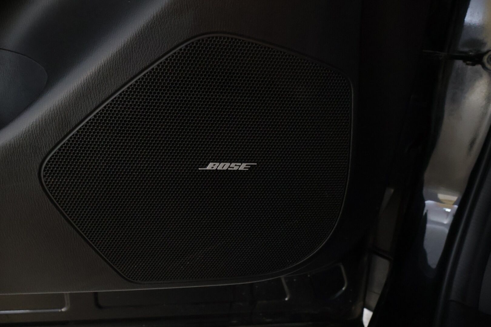 Mazda CX-5 2017 2,5 (195) SKYACTIV-G Luxury AWD ** Tehokas / Nahkaverhoilu / Muistipenkit / BOSE-äänentoisto / Adaptiivinen vakkari** - Harvinaisempi 2.5L moottori / 2x Hyvät renkaat!* - HULLU BLACKWEEK KORKOTARJOUS 2,49%