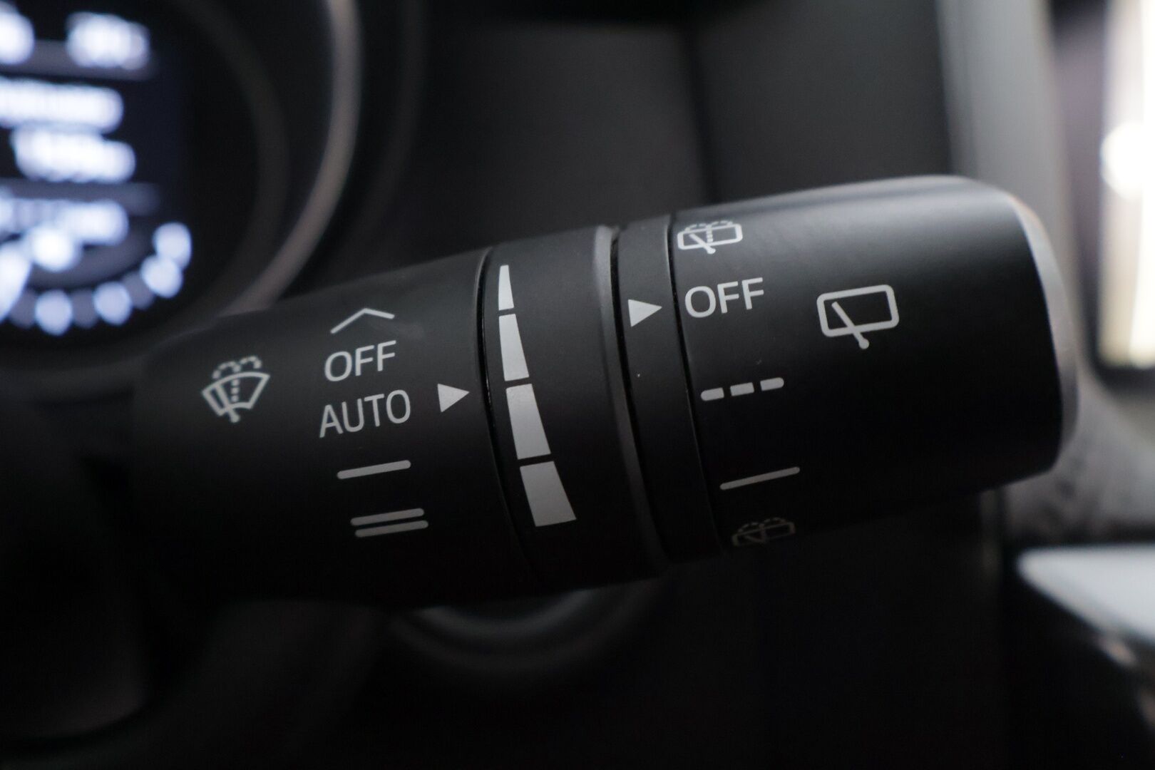 Mazda CX-5 2017 2,5 (195) SKYACTIV-G Luxury AWD ** Tehokas / Nahkaverhoilu / Muistipenkit / BOSE-äänentoisto / Adaptiivinen vakkari** - Harvinaisempi 2.5L moottori / 2x Hyvät renkaat!* - HULLU BLACKWEEK KORKOTARJOUS 2,49%