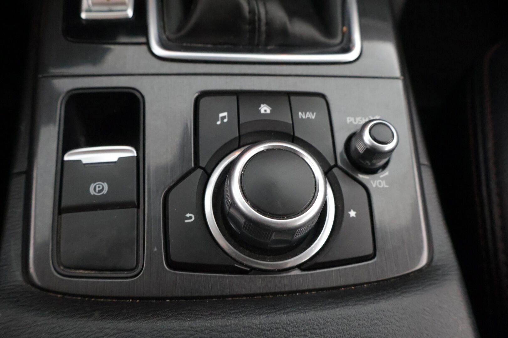 Mazda CX-5 2017 2,5 (195) SKYACTIV-G Luxury AWD ** Tehokas / Nahkaverhoilu / Muistipenkit / BOSE-äänentoisto / Adaptiivinen vakkari** - Harvinaisempi 2.5L moottori / 2x Hyvät renkaat!* - HULLU BLACKWEEK KORKOTARJOUS 2,49%