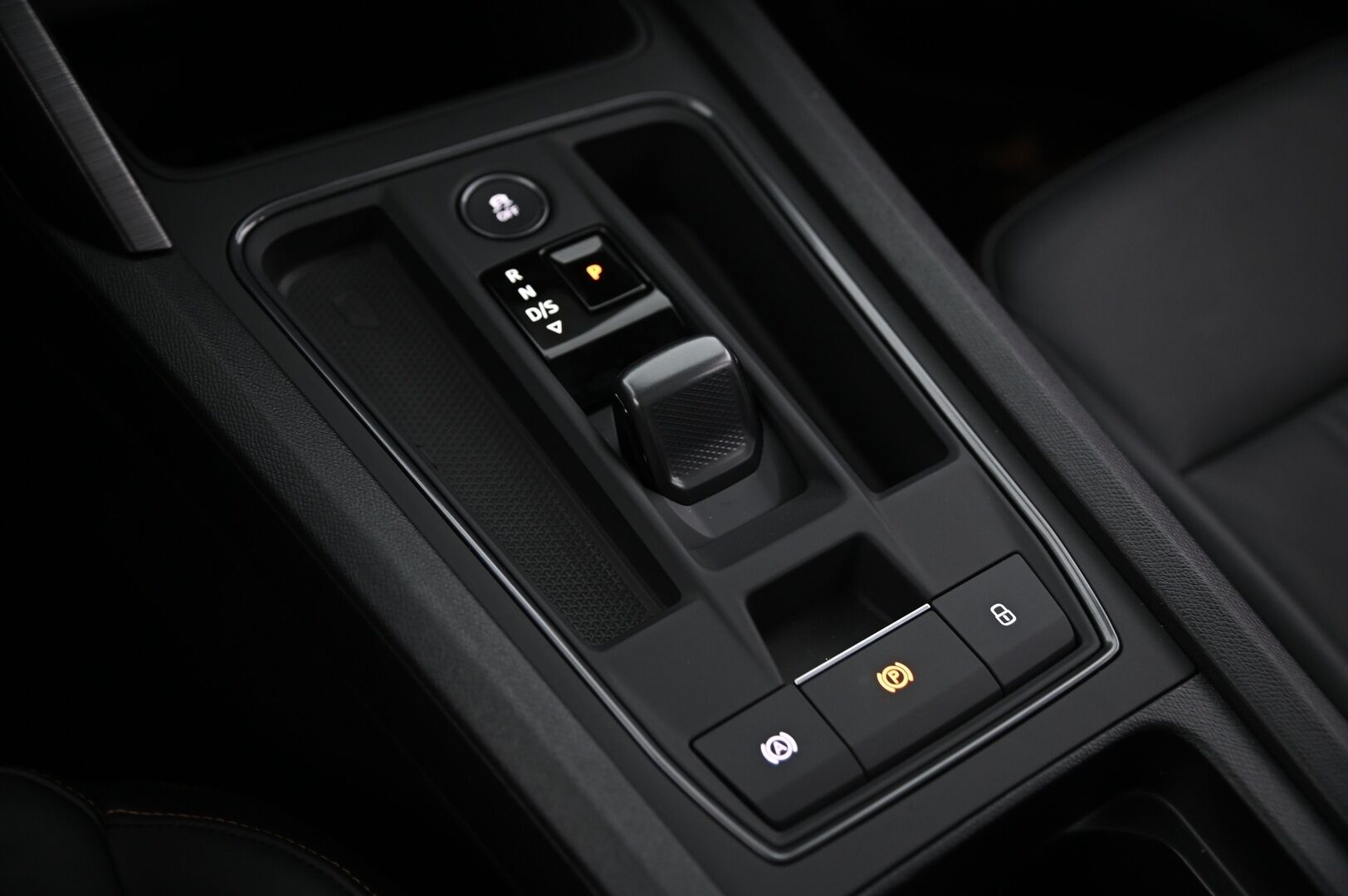 Cupra Leon 2023 13.8 kWh, VZ 1,4 PHEV 180 kW e-HYBRID DSG * Panorama / Matrix-Led / ACC / Nahkaverhoilu / KeylessGo / P.Kamera* - 3,99 % KORKOTARJOUS TÄHÄN AUTOON - Juuri Huollettu / Näyttävä menopeli hyvillä varusteilla!*