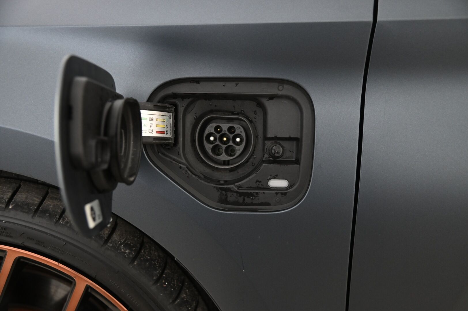 Cupra Leon 2023 13.8 kWh, VZ 1,4 PHEV 180 kW e-HYBRID DSG * Panorama / Matrix-Led / ACC / Nahkaverhoilu / KeylessGo / P.Kamera* - 3,99 % KORKOTARJOUS TÄHÄN AUTOON - Juuri Huollettu / Näyttävä menopeli hyvillä varusteilla!*