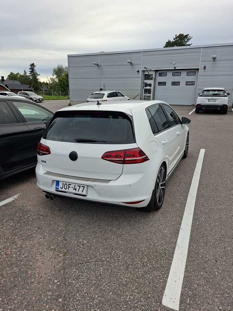 Volkswagen Golf 2016 Allstar 1,4 TSI 92 kW (125 hv) DSG-automaatti - | Kattoluukku | ACC | P.tutkat | 2x renkaat aluin | LED | BLIS | Kaistavahri | Navi | Bluetooth |