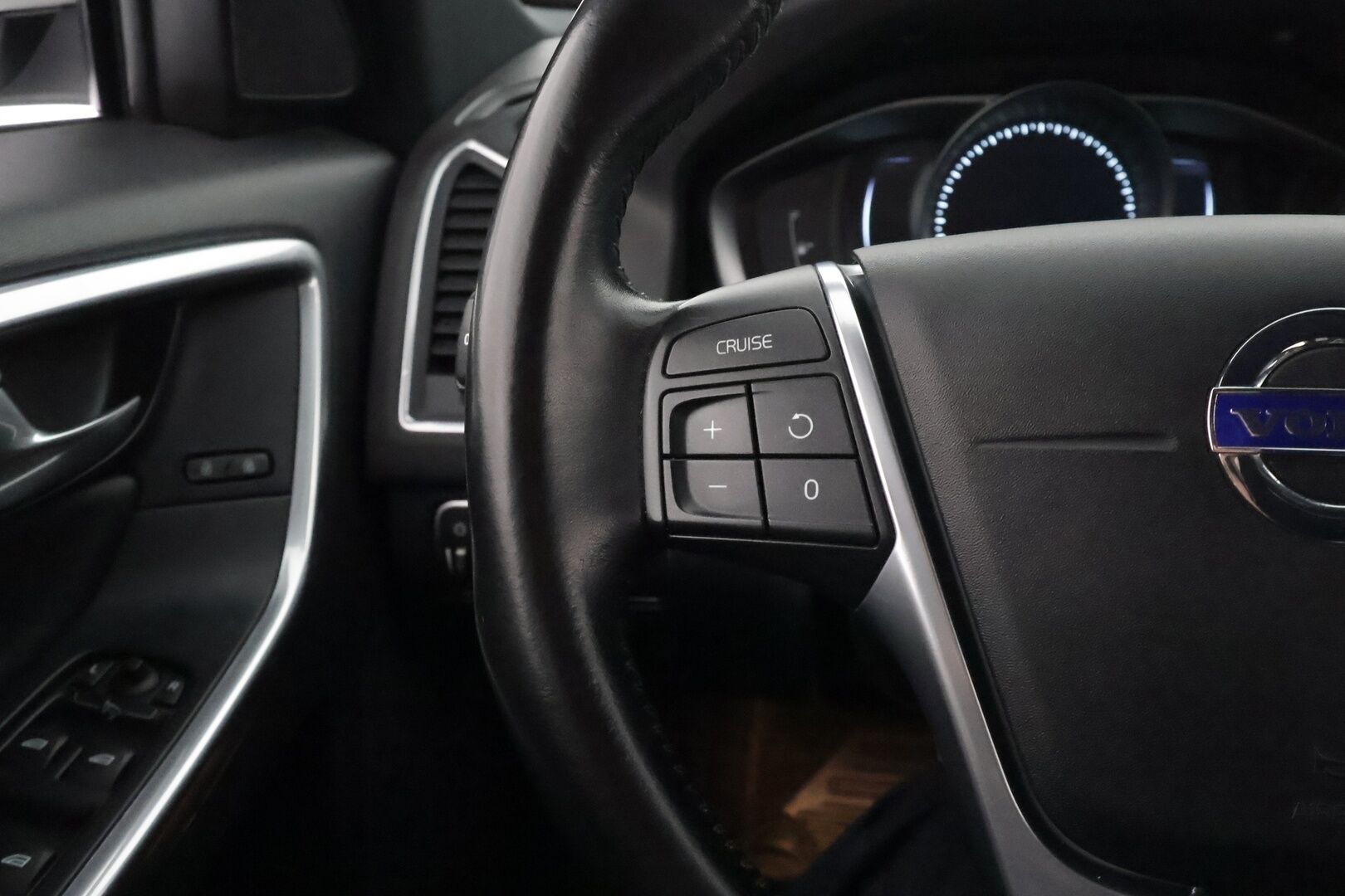 Volvo XC60 2016 D4 AWD Summum Aut. - 140kw / Webasto / Facelift / Peruutuskamera / Nahkasisusta / Vetokoukku / Digimittaristo / Muistipenkki / Xenon / Juuri saapunut Tampereelle!