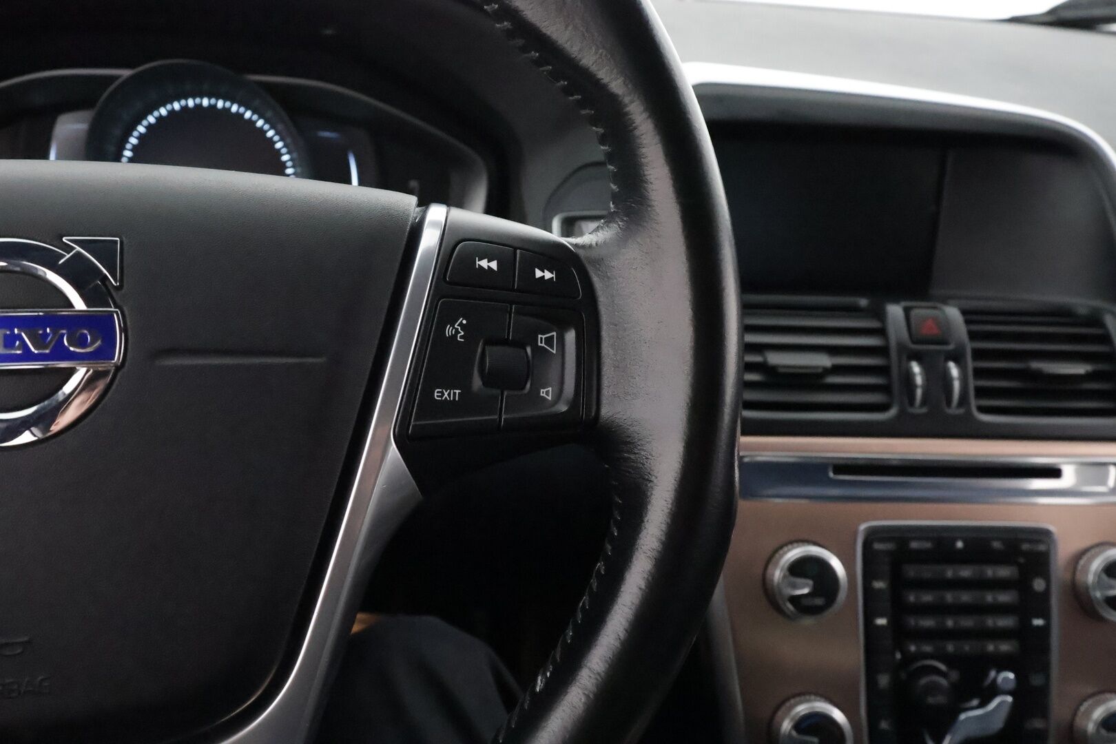 Volvo XC60 2016 D4 AWD Summum Aut. - 140kw / Webasto / Facelift / Peruutuskamera / Nahkasisusta / Vetokoukku / Digimittaristo / Muistipenkki / Xenon / Juuri saapunut Tampereelle!