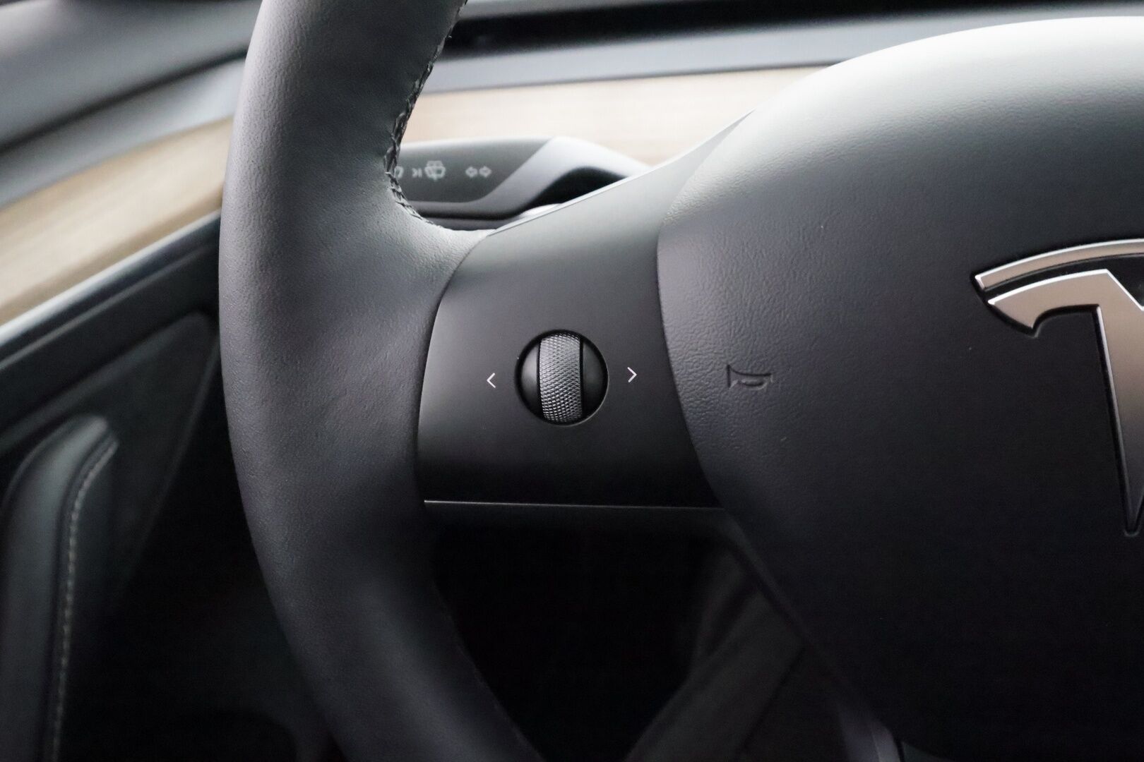 Tesla Model 3 2023 Standard Range Plus - | ILP | Koukku | ACC | Lasikatto | Matrix-LED | P.Kamera | Muistipenkki | Premium Speakers | Navi | Kaistavahti | Keyless |