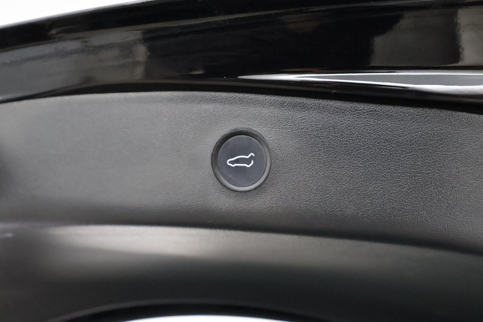 Tesla Model 3 2023 Standard Range Plus - | ILP | Koukku | ACC | Lasikatto | Matrix-LED | P.Kamera | Muistipenkki | Premium Speakers | Navi | Kaistavahti | Keyless |