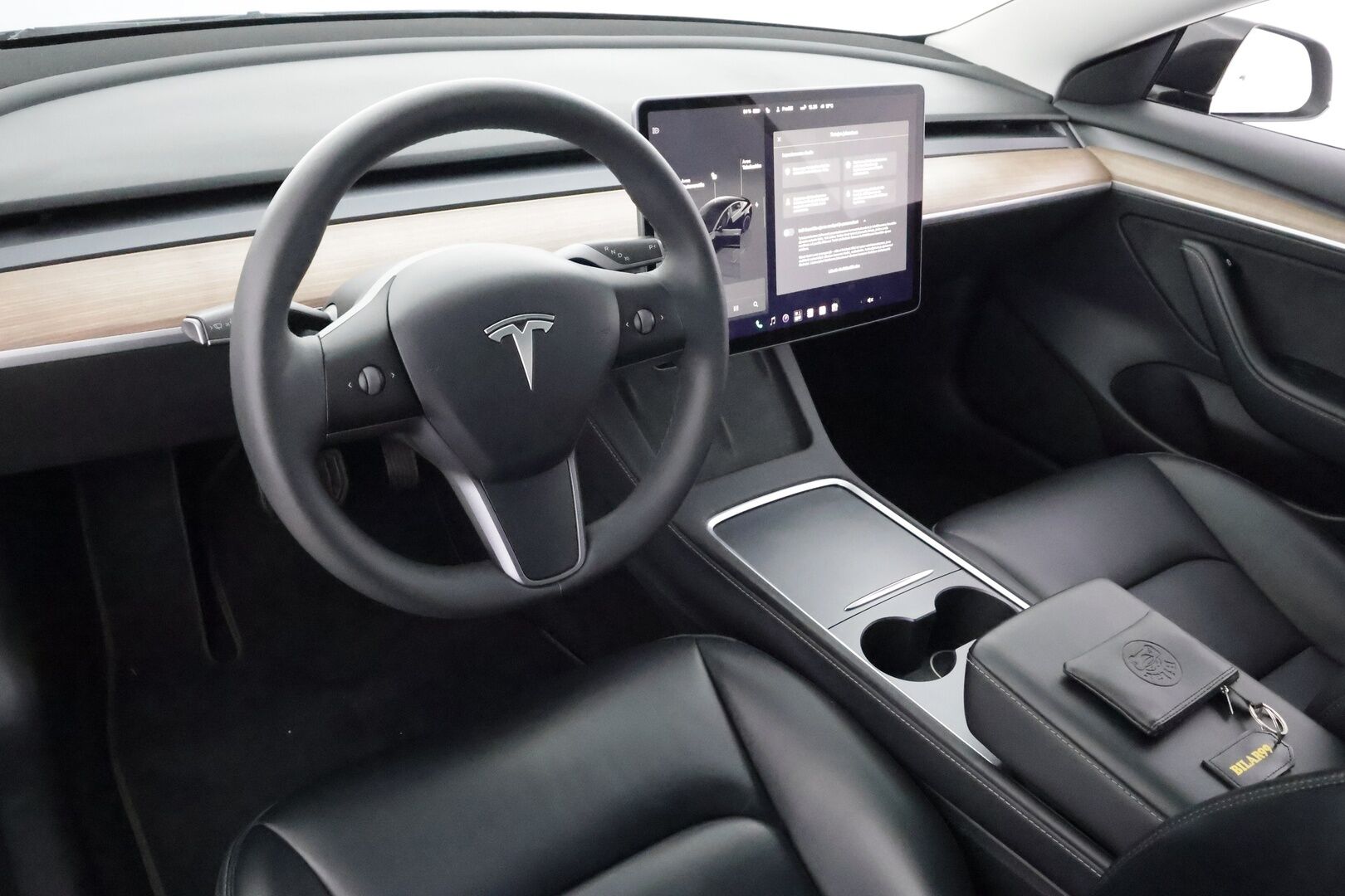 Tesla Model 3 2023 Standard Range Plus - | ILP | Koukku | ACC | Lasikatto | Matrix-LED | P.Kamera | Muistipenkki | Premium Speakers | Navi | Kaistavahti | Keyless |