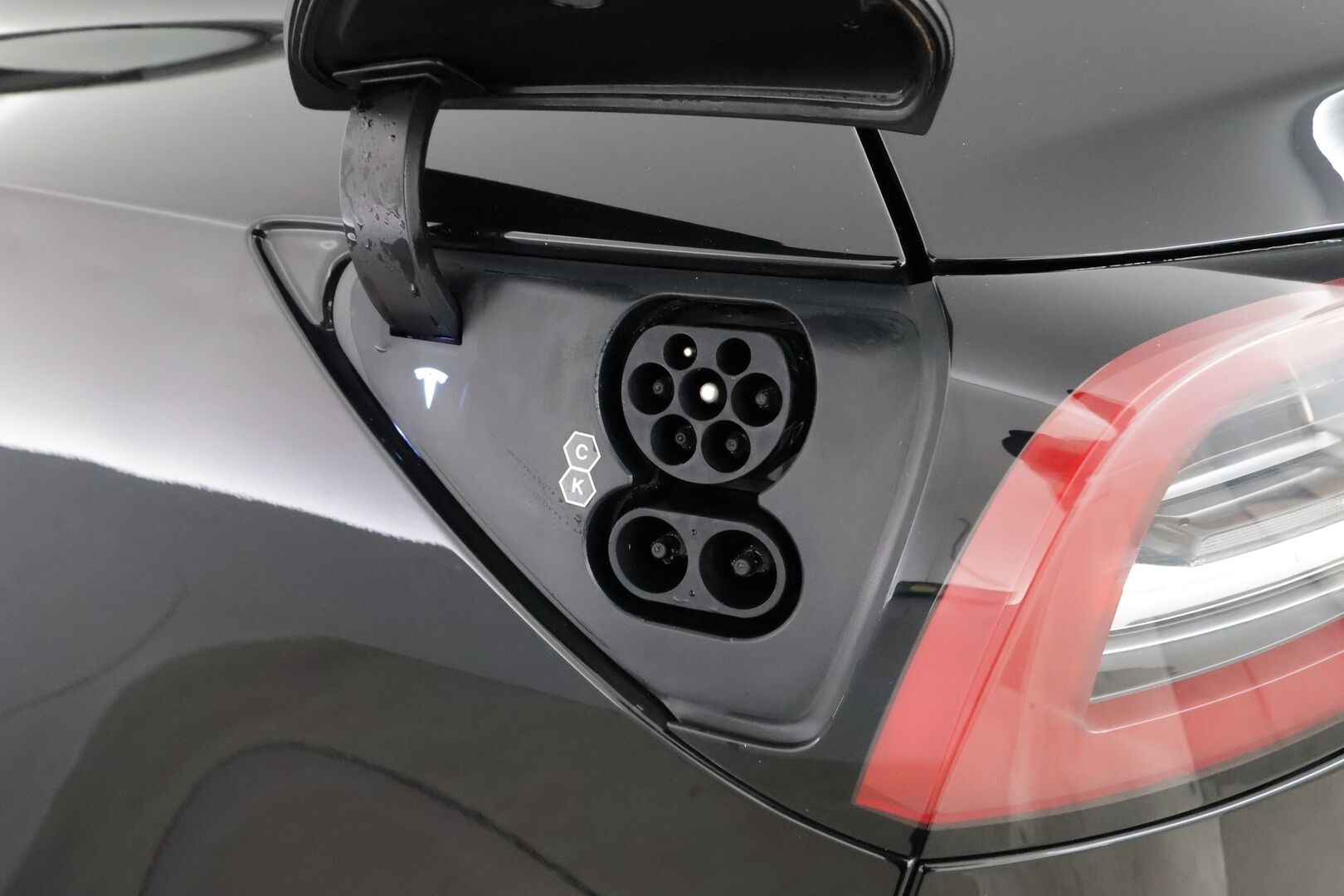 Tesla Model 3 2023 Standard Range Plus - | ILP | Koukku | ACC | Lasikatto | Matrix-LED | P.Kamera | Muistipenkki | Premium Speakers | Navi | Kaistavahti | Keyless |