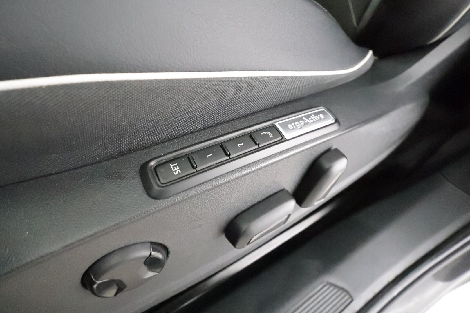 VOLKSWAGEN ID.4 2022 GTX Dual Motor AWD Business - Merkkihuollettu | ACC | HUD |  360° | IQ.Light | ILP | Muistipenkit hieronnalla | Koukku | Navi | KeylessGo