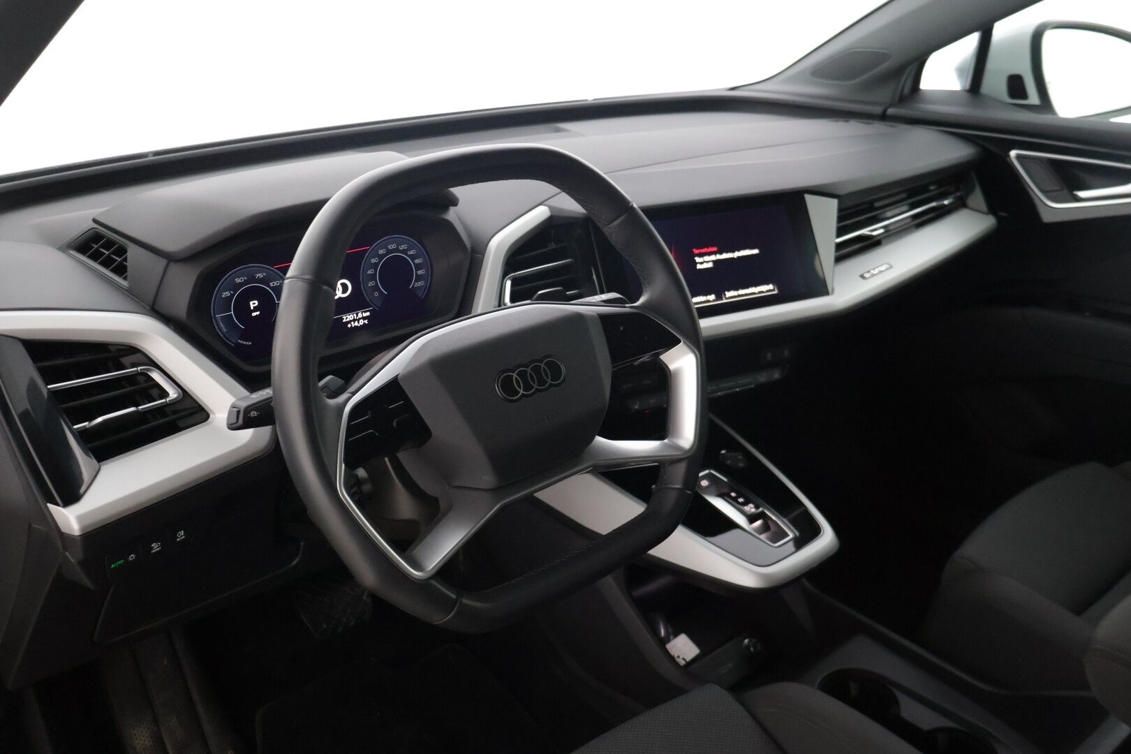 Audi Q4 e-tron 2023 50 e-tron quattro * Adapt. vakkari / Kamera / Vetokoukku / Matrix-LED / Keyless Go / Lämpöpumppu * - 2x renkaat vanteilla / Kuolleen kulman tunnistin / Sport-penkit / Akkitakuu 8v / 160tkm