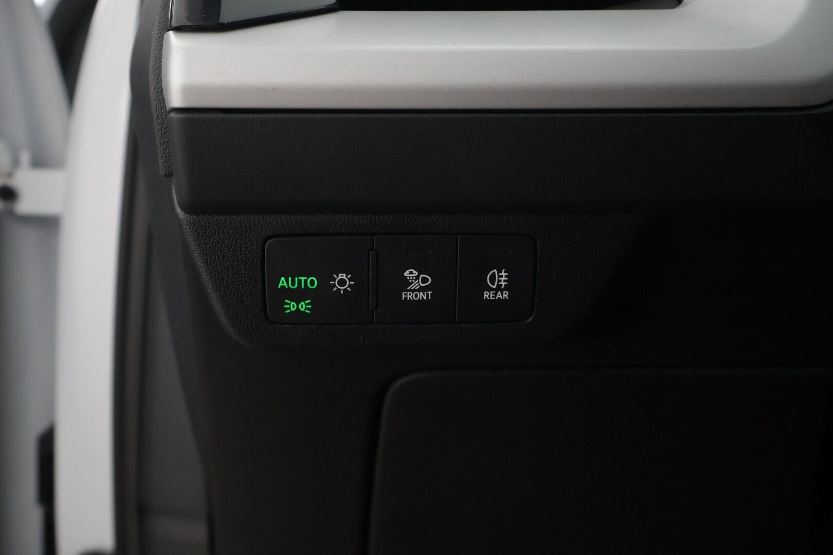 Audi Q4 e-tron 2023 50 e-tron quattro * Adapt. vakkari / Kamera / Vetokoukku / Matrix-LED / Keyless Go / Lämpöpumppu * - 2x renkaat vanteilla / Kuolleen kulman tunnistin / Sport-penkit / Akkitakuu 8v / 160tkm