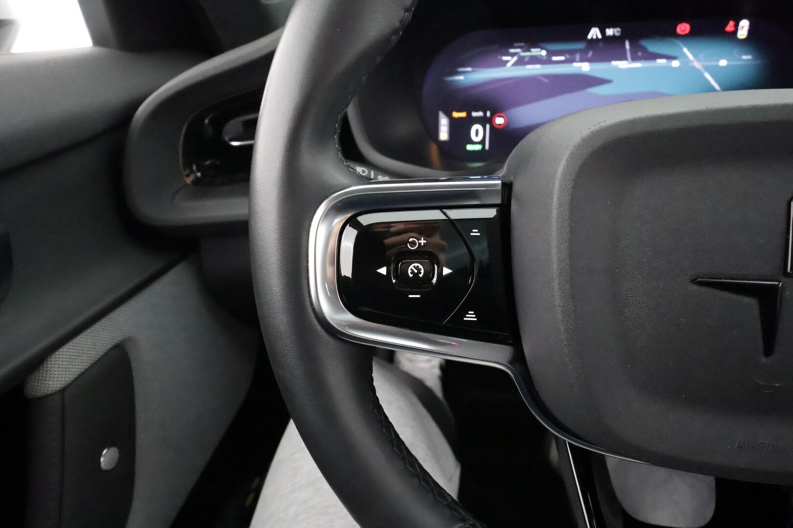 POLESTAR 2 2023 Long Range Dual Motor, 300kW * ILP / Lasikatto / ACC / LED / 360 / H&K / Sportpenkki Muistilla * - Merkkihuollot / 2x Latauskaapelit