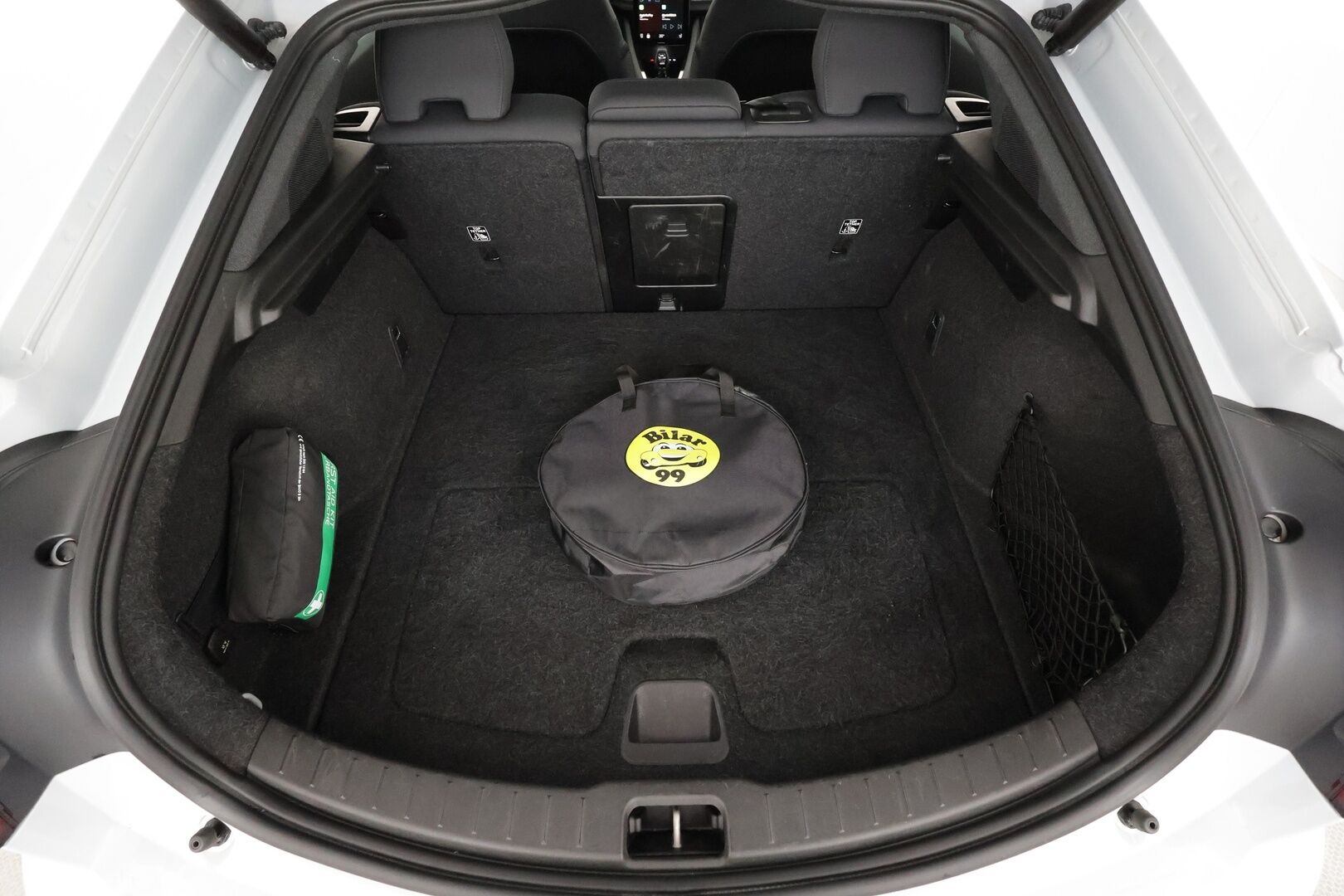 POLESTAR 2 2023 Long Range Dual Motor, 300kW * ILP / Lasikatto / ACC / LED / 360 / H&K / Sportpenkki Muistilla * - Merkkihuollot / 2x Latauskaapelit