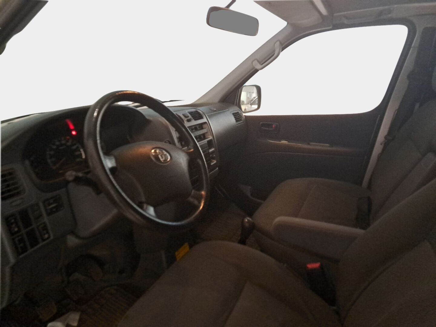 TOYOTA HIACE 2010 2,5 D-4D 4WD 117 5ov Pitkä *ALV / Merkki huollettu / 1.Om / Koukku* - Suomi-auto / Huippu huoltohistoria!