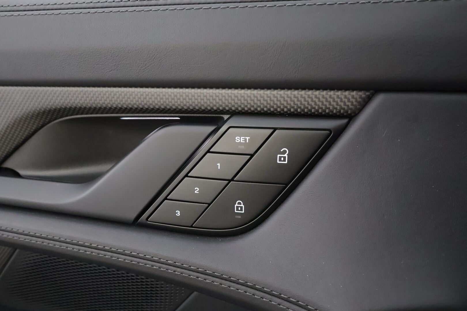 PORSCHE TAYCAN 2023 GTS * ACC / HUD / Sport Chrono / Bose / 360° / ILP / 18-Suuntaiset istuimet / Matrix LED / Comfort Access / PASM / Lasikatto / PDLS+ *