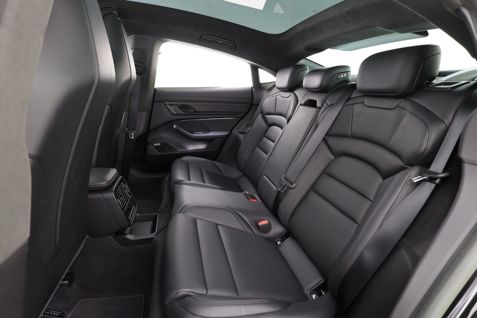 PORSCHE TAYCAN 2023 GTS * ACC / HUD / Sport Chrono / Bose / 360° / ILP / 18-Suuntaiset istuimet / Matrix LED / Comfort Access / PASM / Lasikatto / PDLS+ *