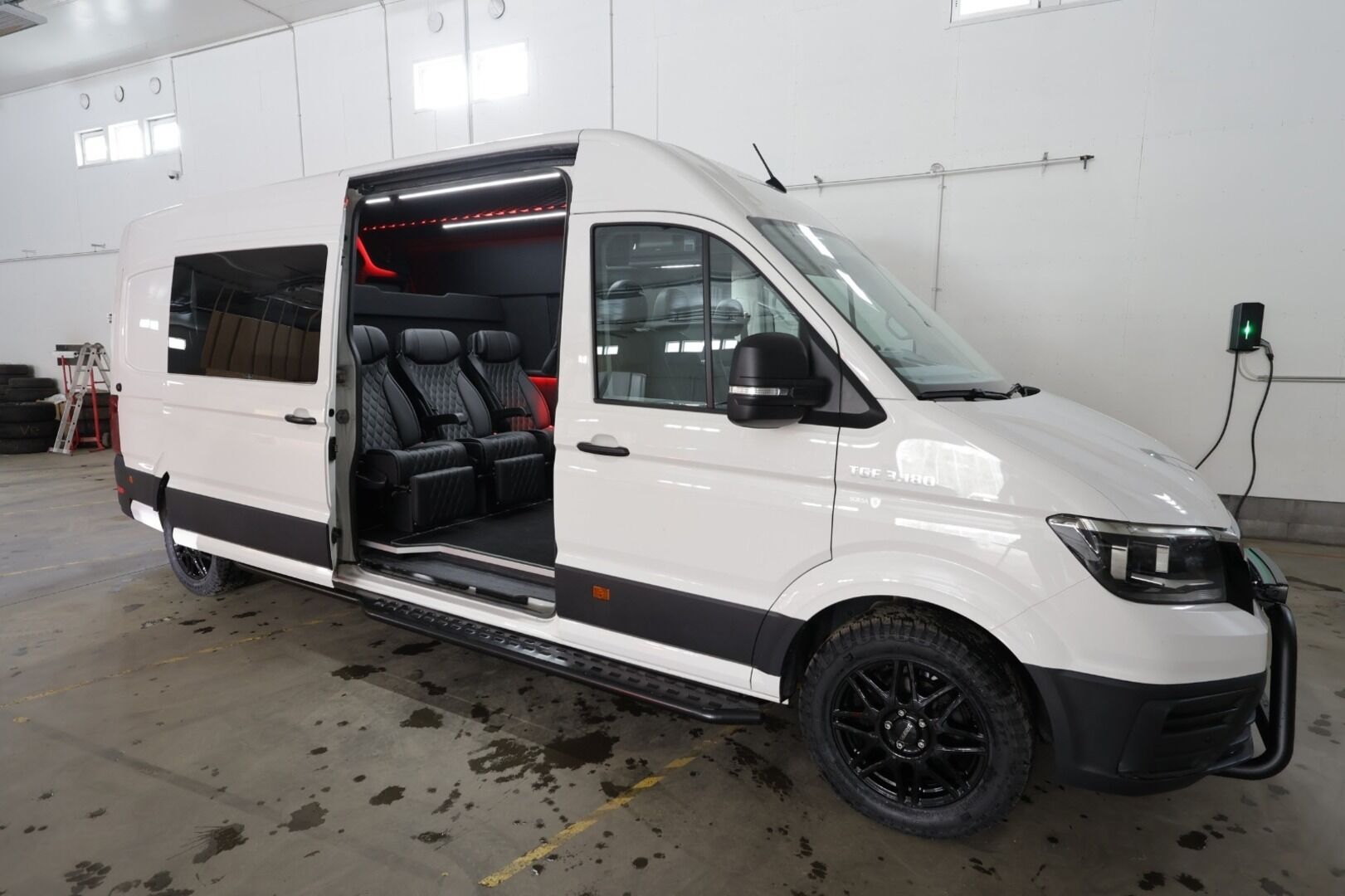 MAN TGE 2023 180 L4H3 *ALV / Sorsan Royal Jatko-ohjaamo / 6-paikkainen / Vakkari / P.kamera / Nahat / GAS Audio / LED-Lisä /  2x Renkaat * - Huippuvarusteltu / Kylkiputket / Keularauta /