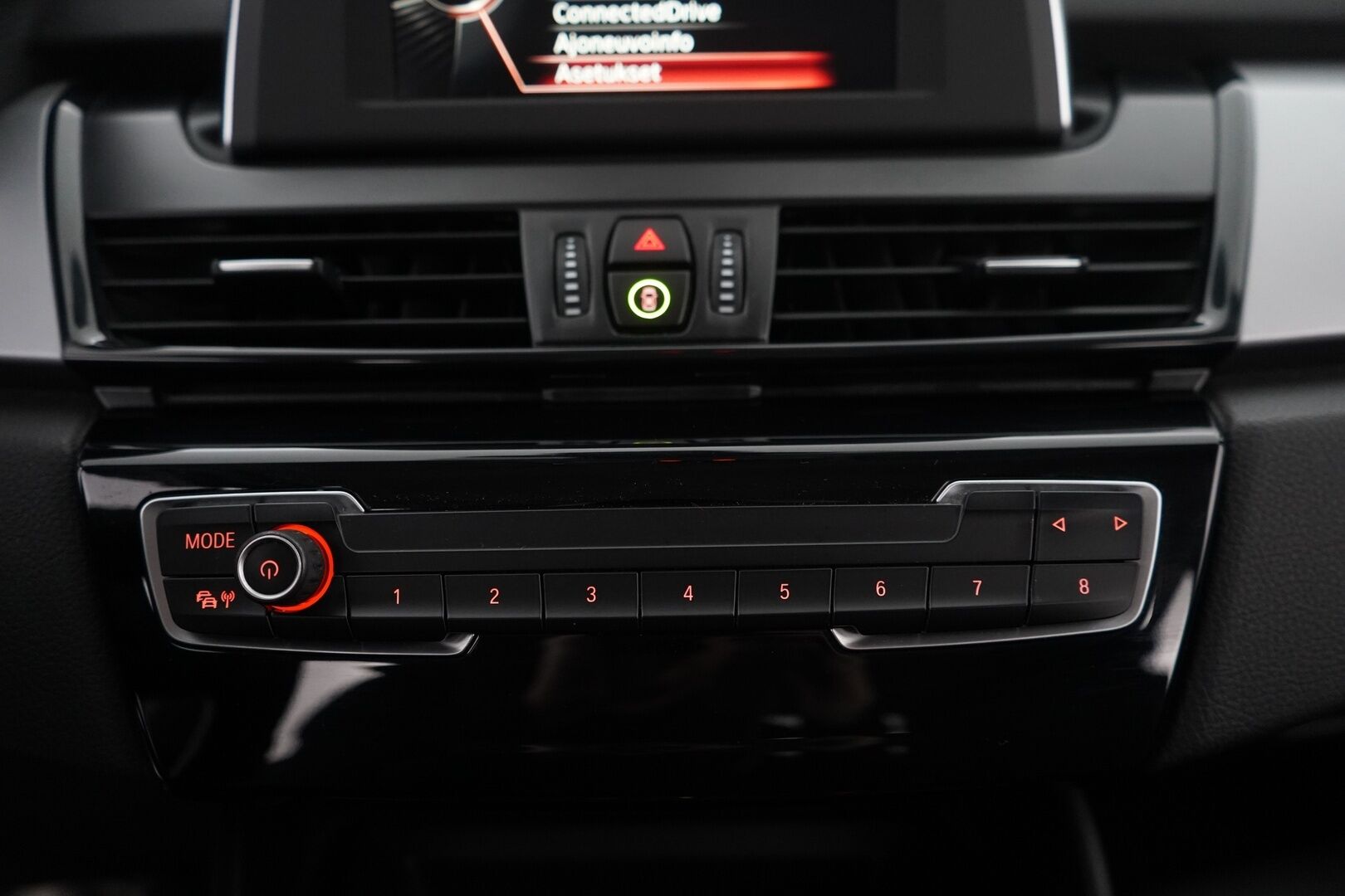 BMW 225 2017 F45 Active Tourer 225xe A Business *Ratinlämmitin / Tutkat / Vakkari* - Kahdet renkaat alumiinivantein / Seuraava katsastus 29.5.2026 / Viimeisin huolto 134tkm