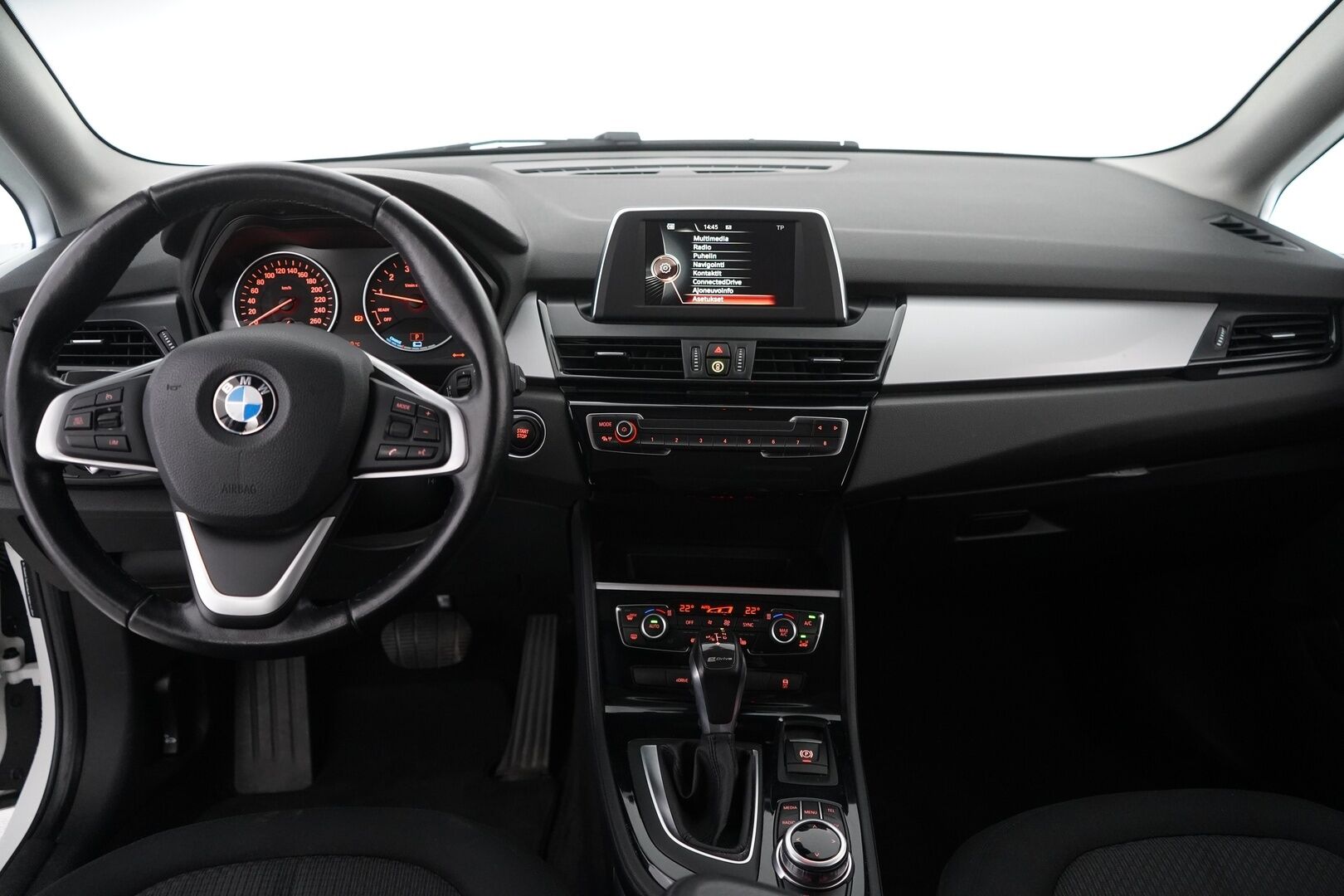 BMW 225 2017 F45 Active Tourer 225xe A Business *Ratinlämmitin / Tutkat / Vakkari* - Kahdet renkaat alumiinivantein / Seuraava katsastus 29.5.2026 / Viimeisin huolto 134tkm