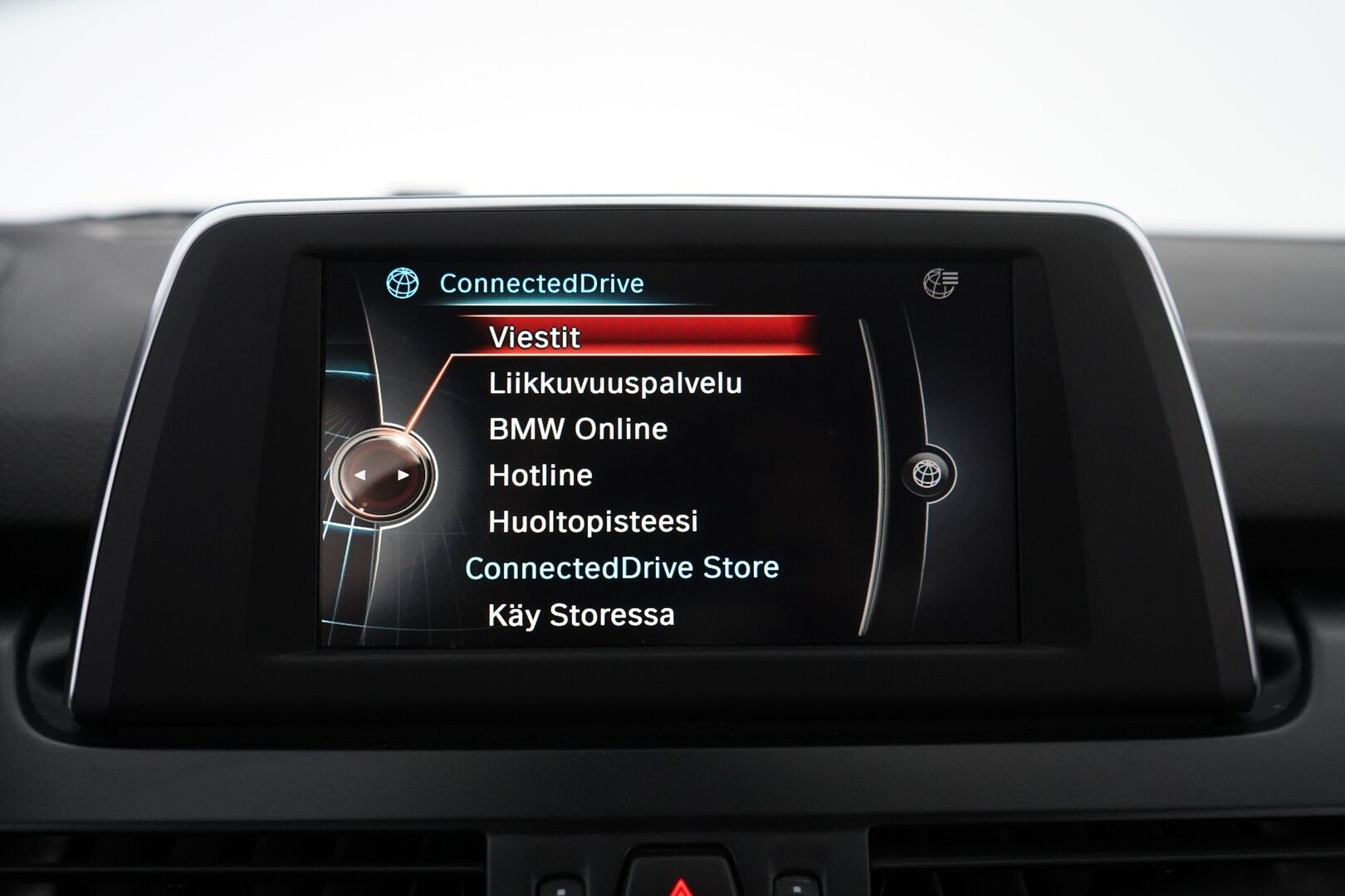 BMW 225 2017 F45 Active Tourer 225xe A Business *Ratinlämmitin / Tutkat / Vakkari* - Kahdet renkaat alumiinivantein / Seuraava katsastus 29.5.2026 / Viimeisin huolto 134tkm