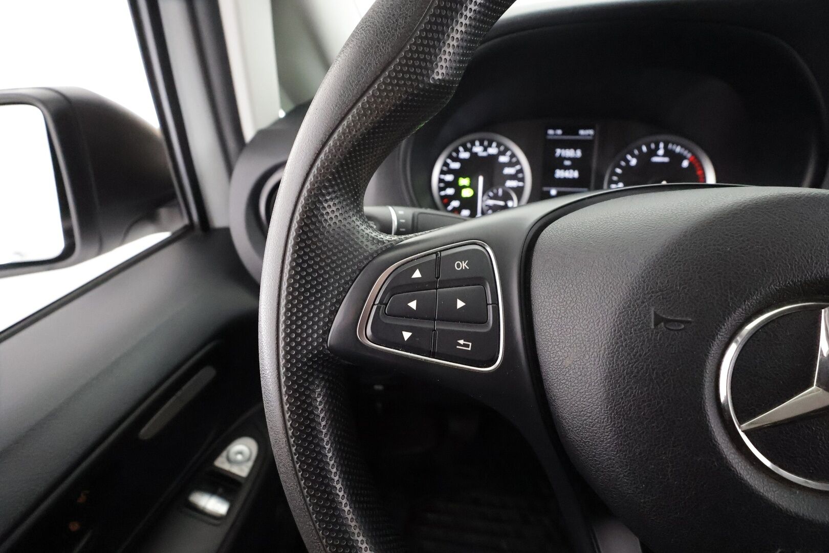 Mercedes-Benz Vito 2021 110cdi-3,05/32k Keskipitkä A2 ** ALV / Webasto / P-Kamera / Koukku ** - 1.om Suomi-auto 