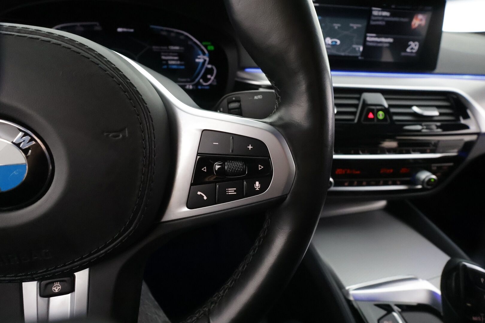 BMW 530 2020 G30 Sedan 530e xDrive A Charged Edition M Sport * Vakkari / Puolisähköt / Koukku / Sporttinahat / Lisälämmitin ajastimella / P.kamera * - Akku kuntotarkastettu / Suomi-auto / Kahdet renkaat