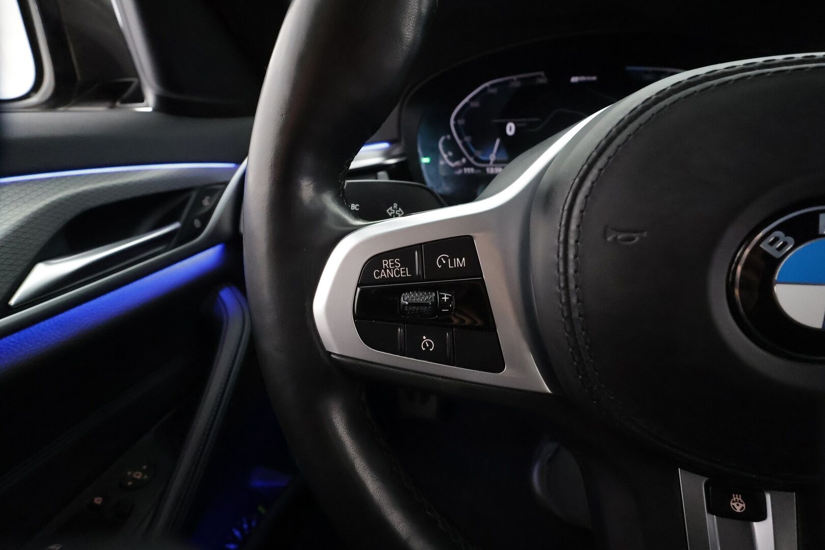 BMW 530 2020 G30 Sedan 530e xDrive A Charged Edition M Sport * Vakkari / Puolisähköt / Koukku / Sporttinahat / Lisälämmitin ajastimella / P.kamera * - Akku kuntotarkastettu / Suomi-auto / Kahdet renkaat