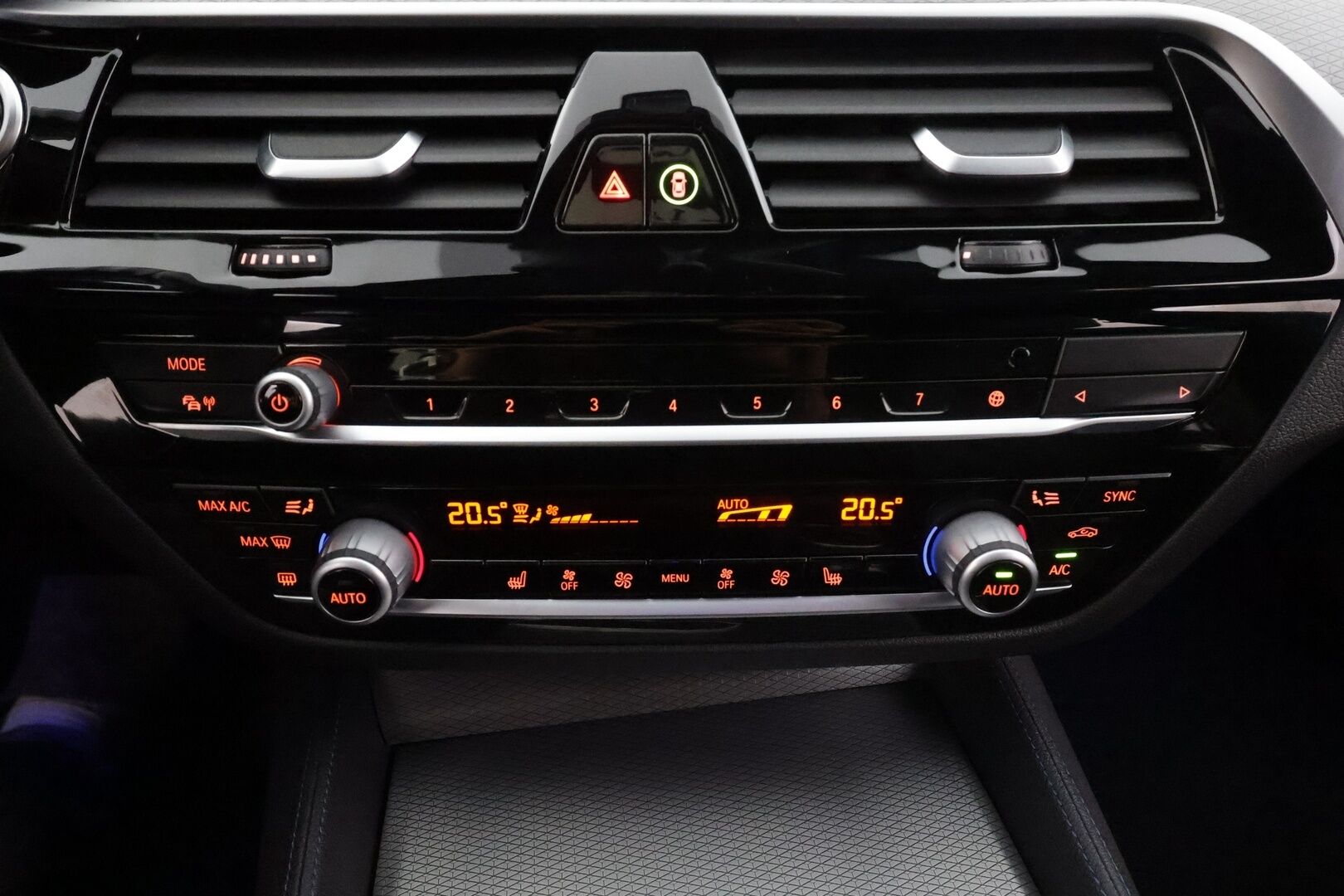 BMW 530 2020 G30 Sedan 530e xDrive A Charged Edition M Sport * Vakkari / Puolisähköt / Koukku / Sporttinahat / Lisälämmitin ajastimella / P.kamera * - Akku kuntotarkastettu / Suomi-auto / Kahdet renkaat