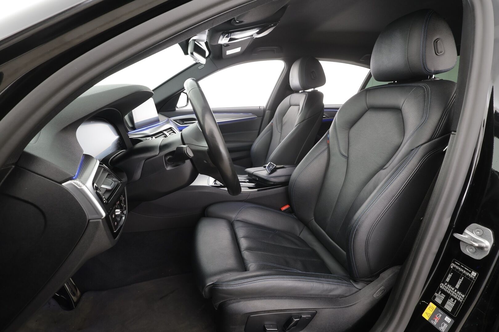 BMW 530 2020 G30 Sedan 530e xDrive A Charged Edition M Sport * Vakkari / Puolisähköt / Koukku / Sporttinahat / Lisälämmitin ajastimella / P.kamera * - Akku kuntotarkastettu / Suomi-auto / Kahdet renkaat