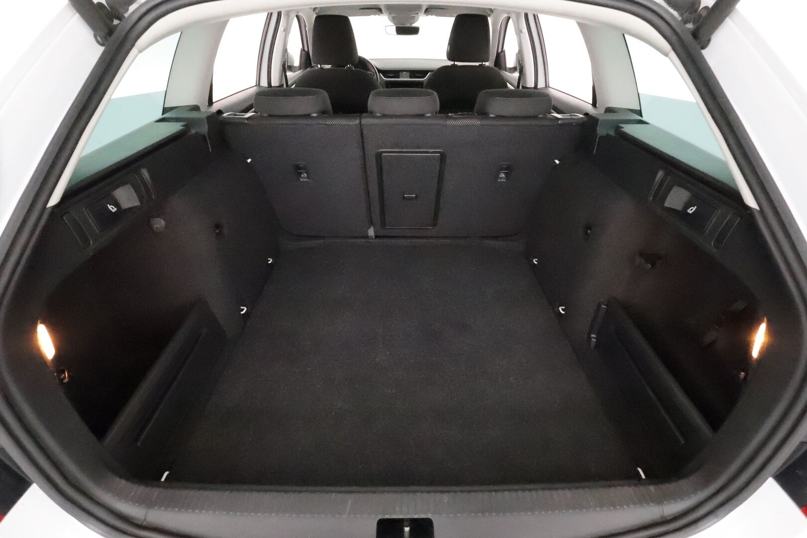 Skoda Octavia 2020 Combi 2,0 TDI 184 4x4 Scout Business DSG **Webasto / Koukku / Adapt.vakkari / LED-valot / P.kamera / Navi / Keyless** - 1-om Suomi-auto / Kahdet Renkaat