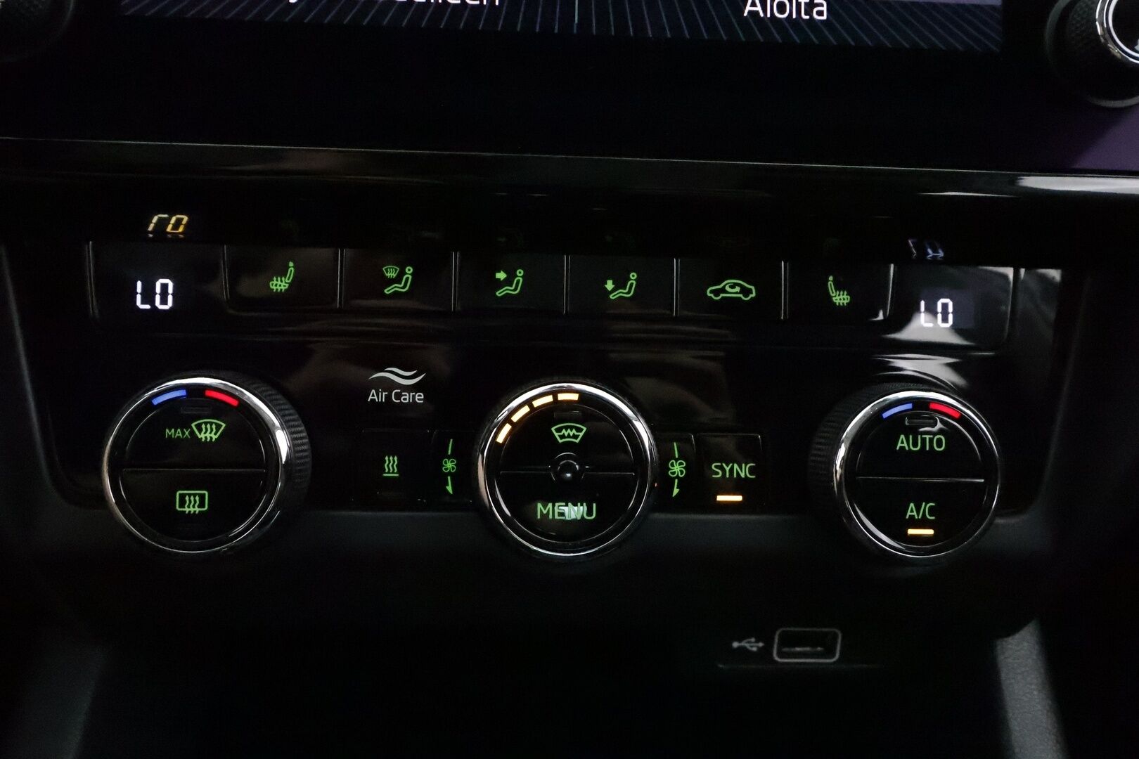 Skoda Octavia 2020 Combi 2,0 TDI 184 4x4 Scout Business DSG **Webasto / Koukku / Adapt.vakkari / LED-valot / P.kamera / Navi / Keyless** - Super varusteilla | Neliveto / 2-om Suomi-auto | Kahdet renkaat aluvanteilla | Adaptiivinen vakkari | Webasto | Koukku | 