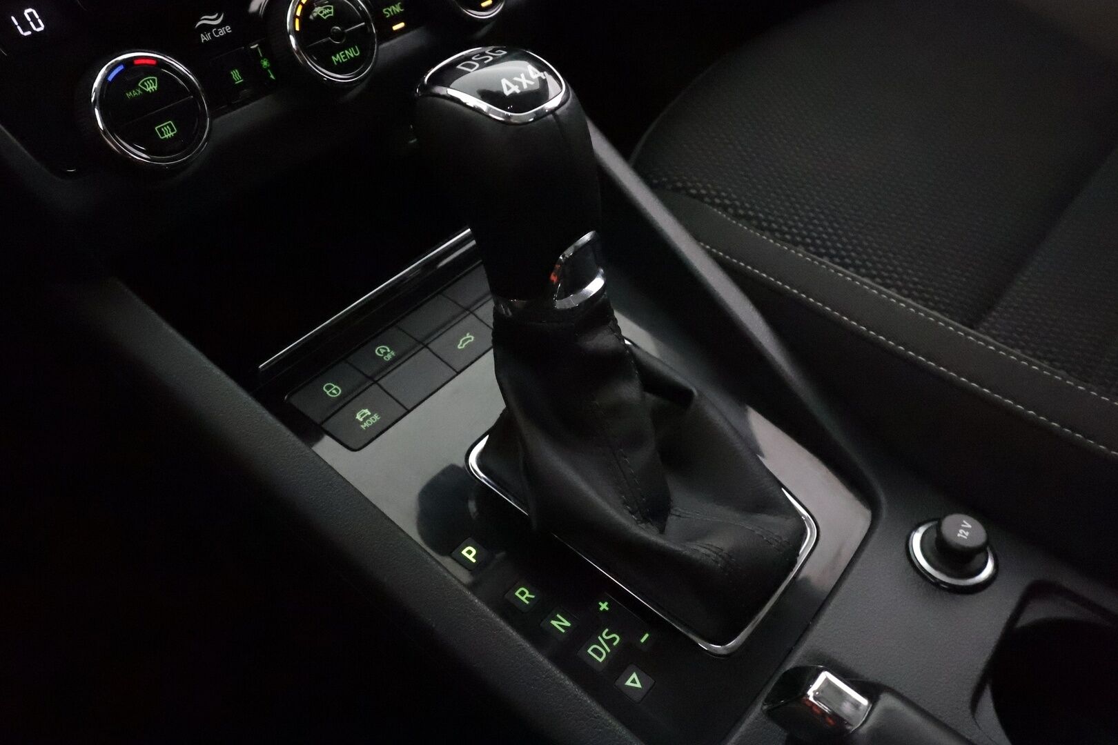 Skoda Octavia 2020 Combi 2,0 TDI 184 4x4 Scout Business DSG **Webasto / Koukku / Adapt.vakkari / LED-valot / P.kamera / Navi / Keyless** - 1-om Suomi-auto / Kahdet Renkaat