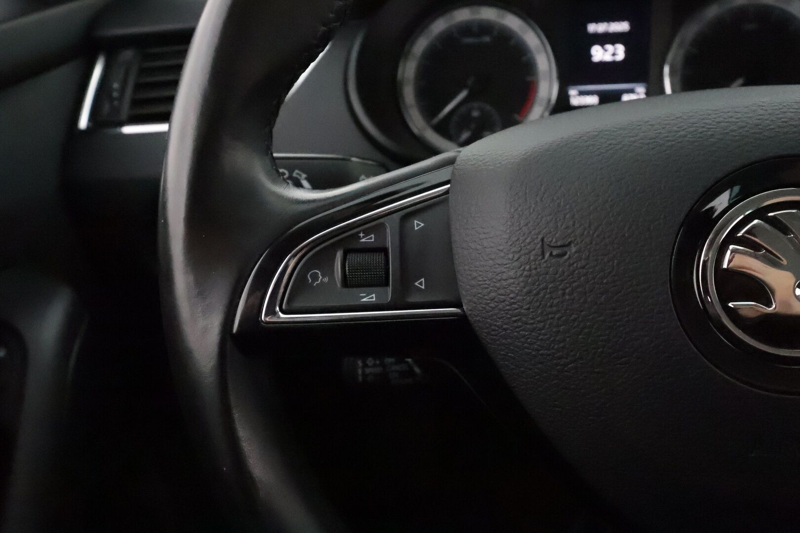 Skoda Octavia 2020 Combi 2,0 TDI 184 4x4 Scout Business DSG **Webasto / Koukku / Adapt.vakkari / LED-valot / P.kamera / Navi / Keyless** - 1-om Suomi-auto / Kahdet Renkaat