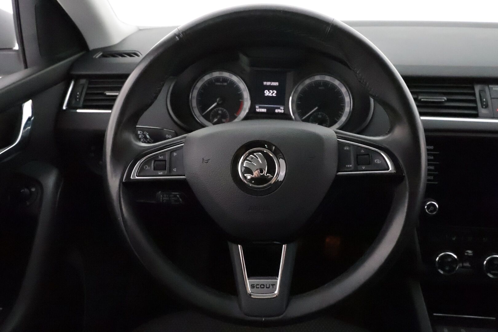 Skoda Octavia 2020 Combi 2,0 TDI 184 4x4 Scout Business DSG **Webasto / Koukku / Adapt.vakkari / LED-valot / P.kamera / Navi / Keyless** - 1-om Suomi-auto / Kahdet Renkaat