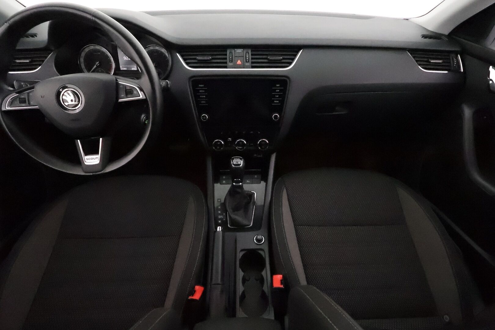Skoda Octavia 2020 Combi 2,0 TDI 184 4x4 Scout Business DSG **Webasto / Koukku / Adapt.vakkari / LED-valot / P.kamera / Navi / Keyless** - 1-om Suomi-auto / Kahdet Renkaat