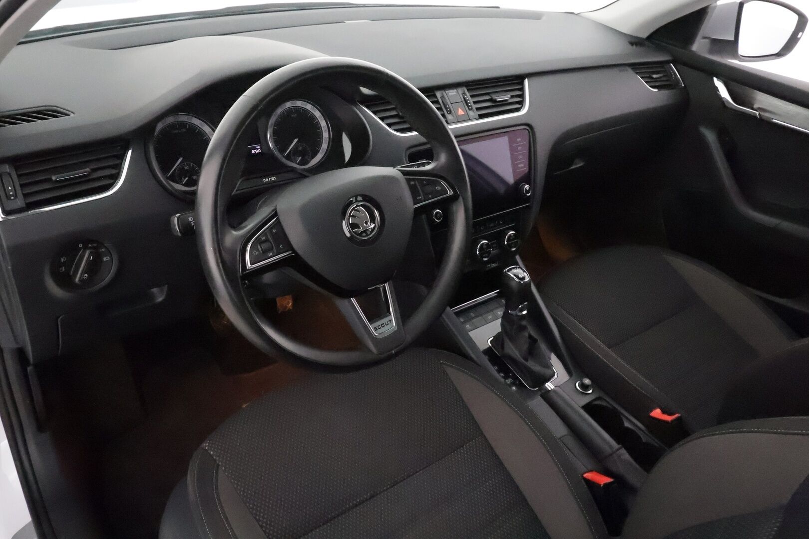 Skoda Octavia 2020 Combi 2,0 TDI 184 4x4 Scout Business DSG **Webasto / Koukku / Adapt.vakkari / LED-valot / P.kamera / Navi / Keyless** - 1-om Suomi-auto / Kahdet Renkaat