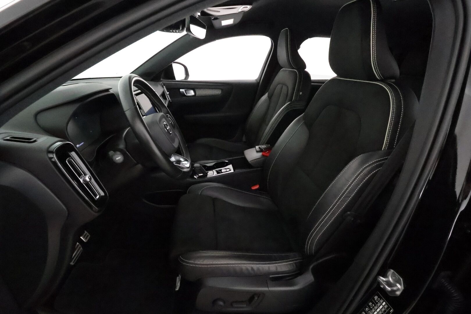 Volvo XC40 2020 T5 Twin Engine R-Design Business aut **Webasto / Koukku / Adapt.Vakkari / P.Kamera / Sporttipenkki Muistilla / Navi** - 3,99 % KORKOTARJOUS TÄHÄN AUTOON - Akku kuntotarkastettu / Suomi-auto / 2x Latauskaapelit / Kahdet Renkaat / Merkkihuollettu!